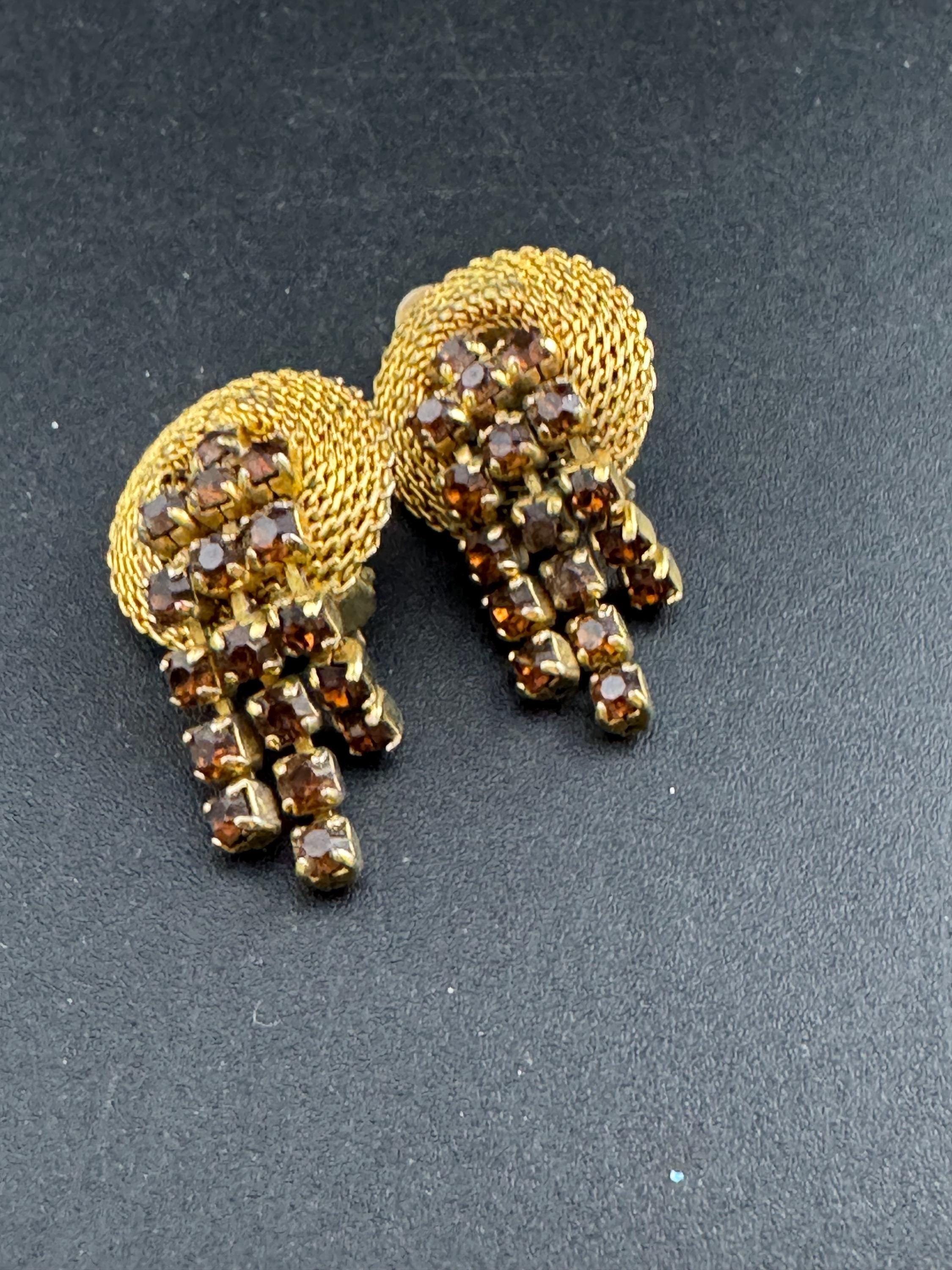 Vintage 1960s gold tone mesh, brown cognac glass diamanté rhinestone clip on dangly drop earrings
