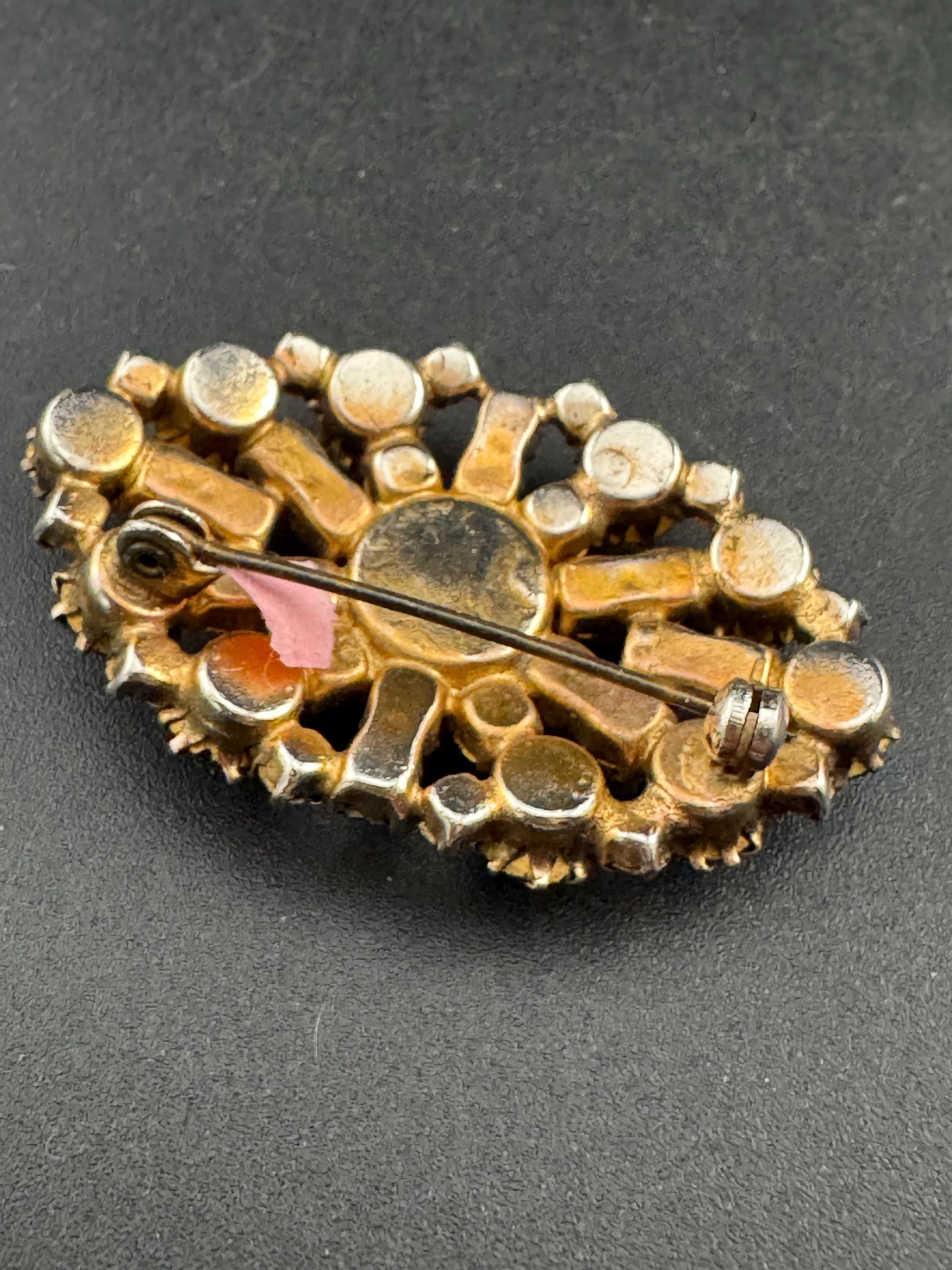 vintage gold tone brown AB and brown cognac glass brooch 4.5cm