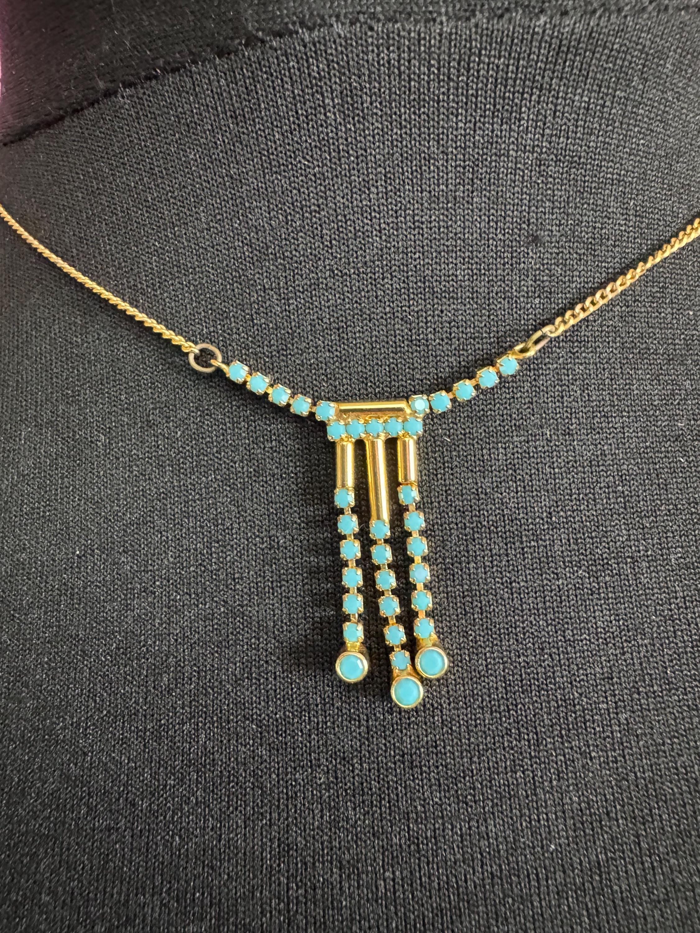 Dainty fine 1970s gold tone mesh lariat drop necklace with turquoise glass paste
