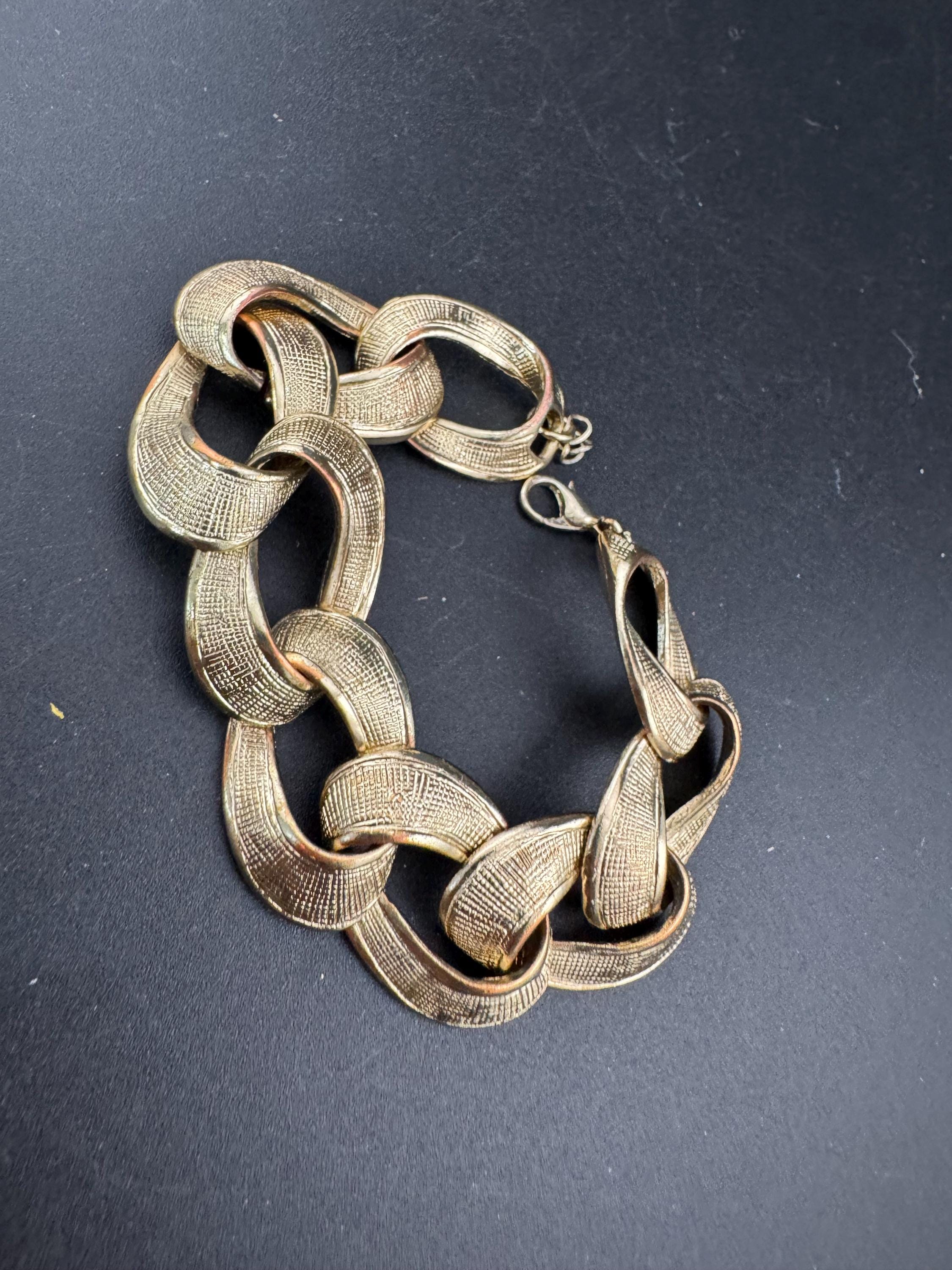 Retro gold tone weighty chunky curb link chain bracelet 19.5cm long x 2cm