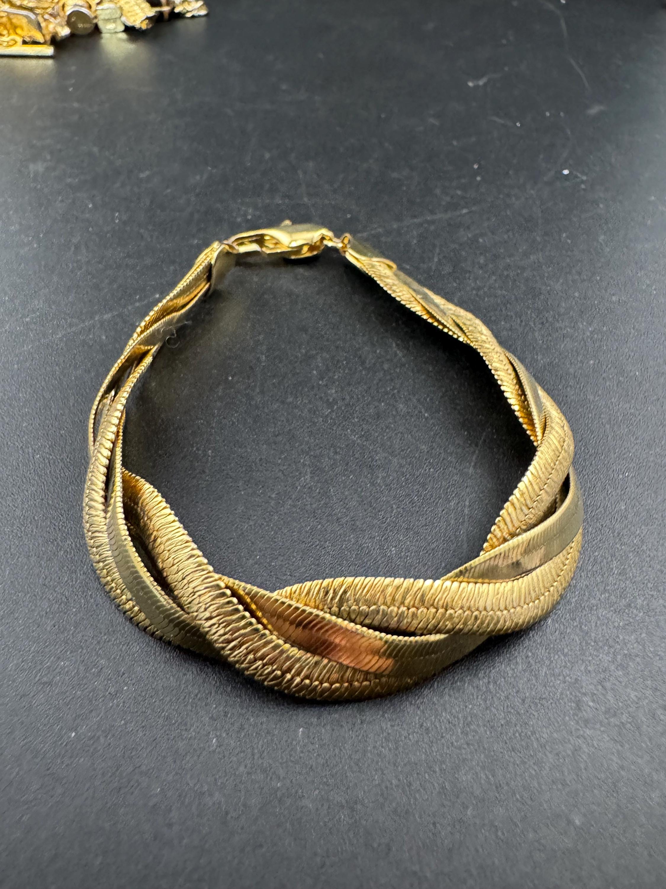 Retro modernist twisted Chain Link gold tone 19.5cm chain bracelet 1980s 1990s