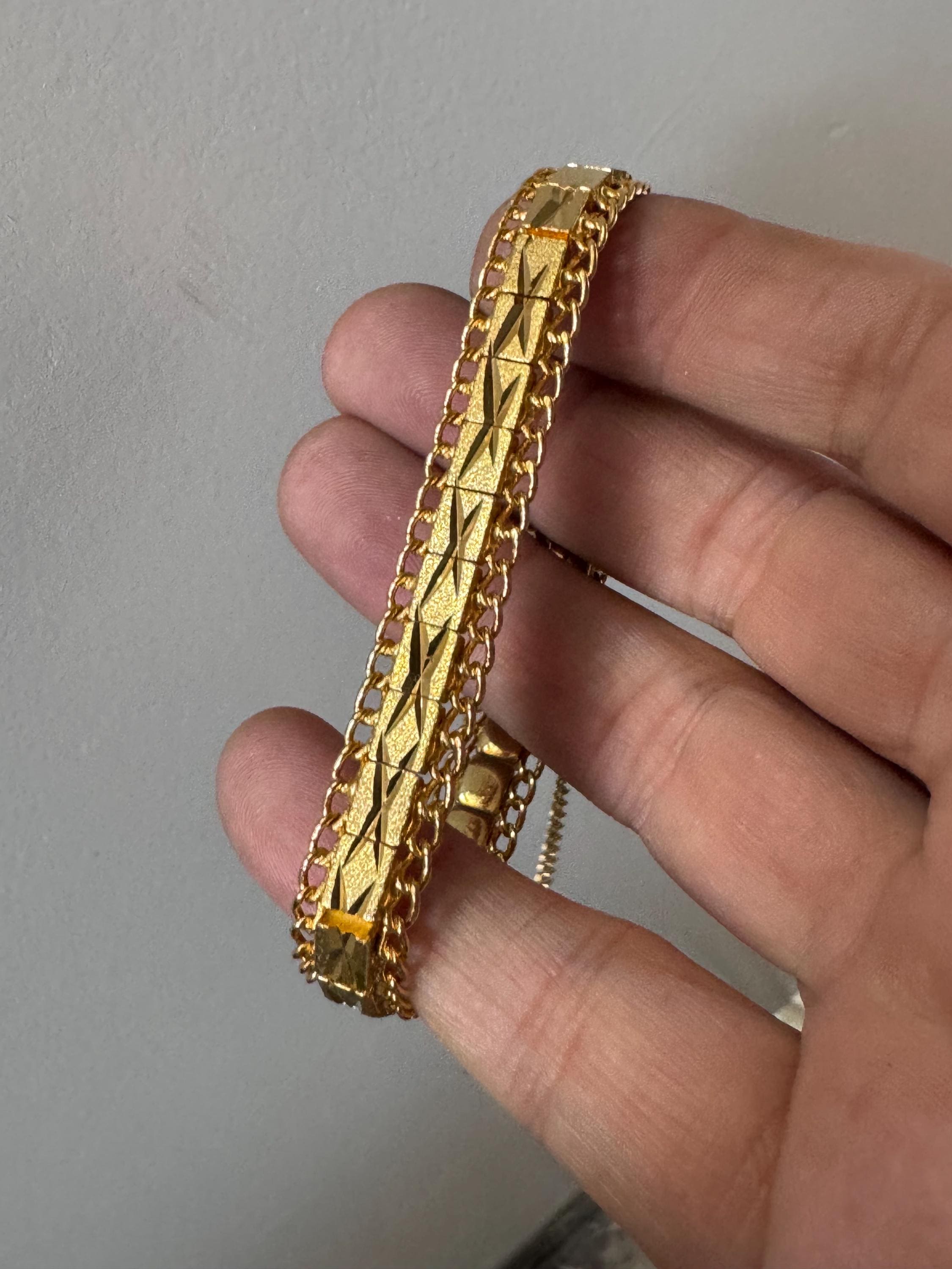 1970s articulated flat textured 18k gold plated wide chain etched  bracelet stamped