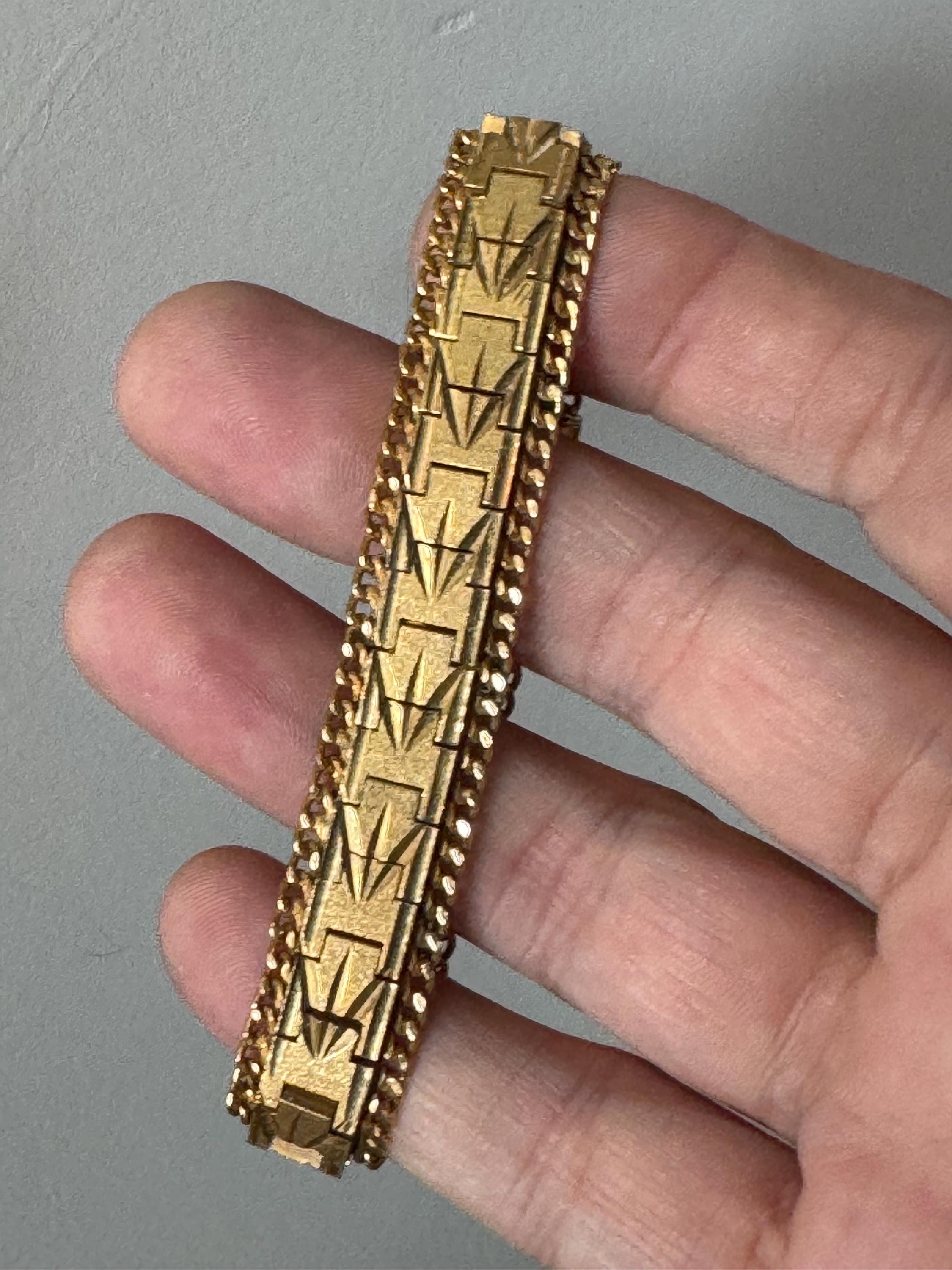 Vintage 1970s articulated flat textured gold plated wide chain etched bracelet 18.5 x 14mm