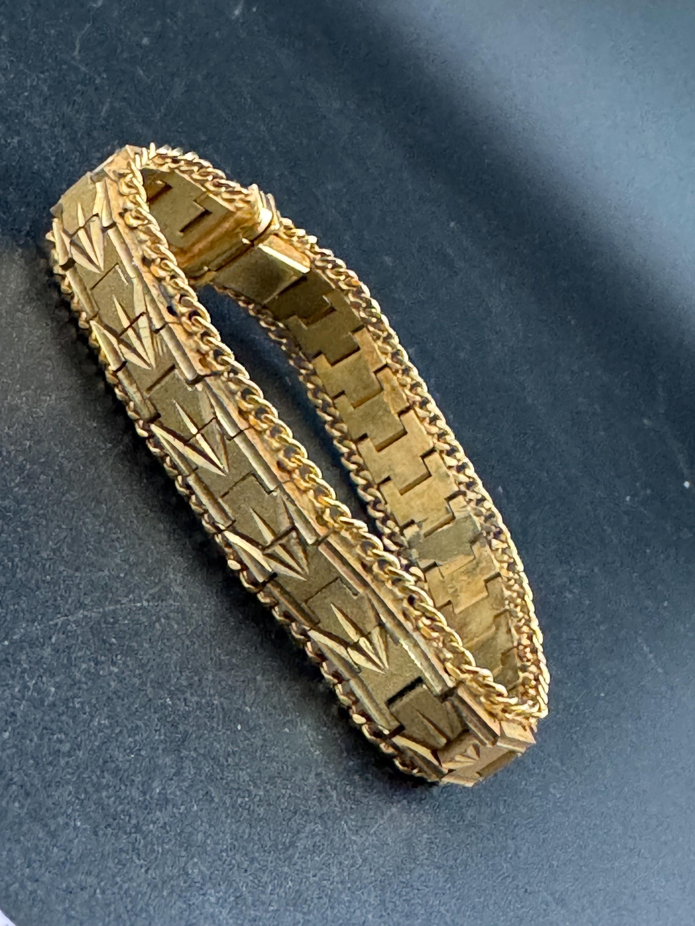 Vintage 1970s articulated flat textured gold plated wide chain etched bracelet 18.5 x 14mm