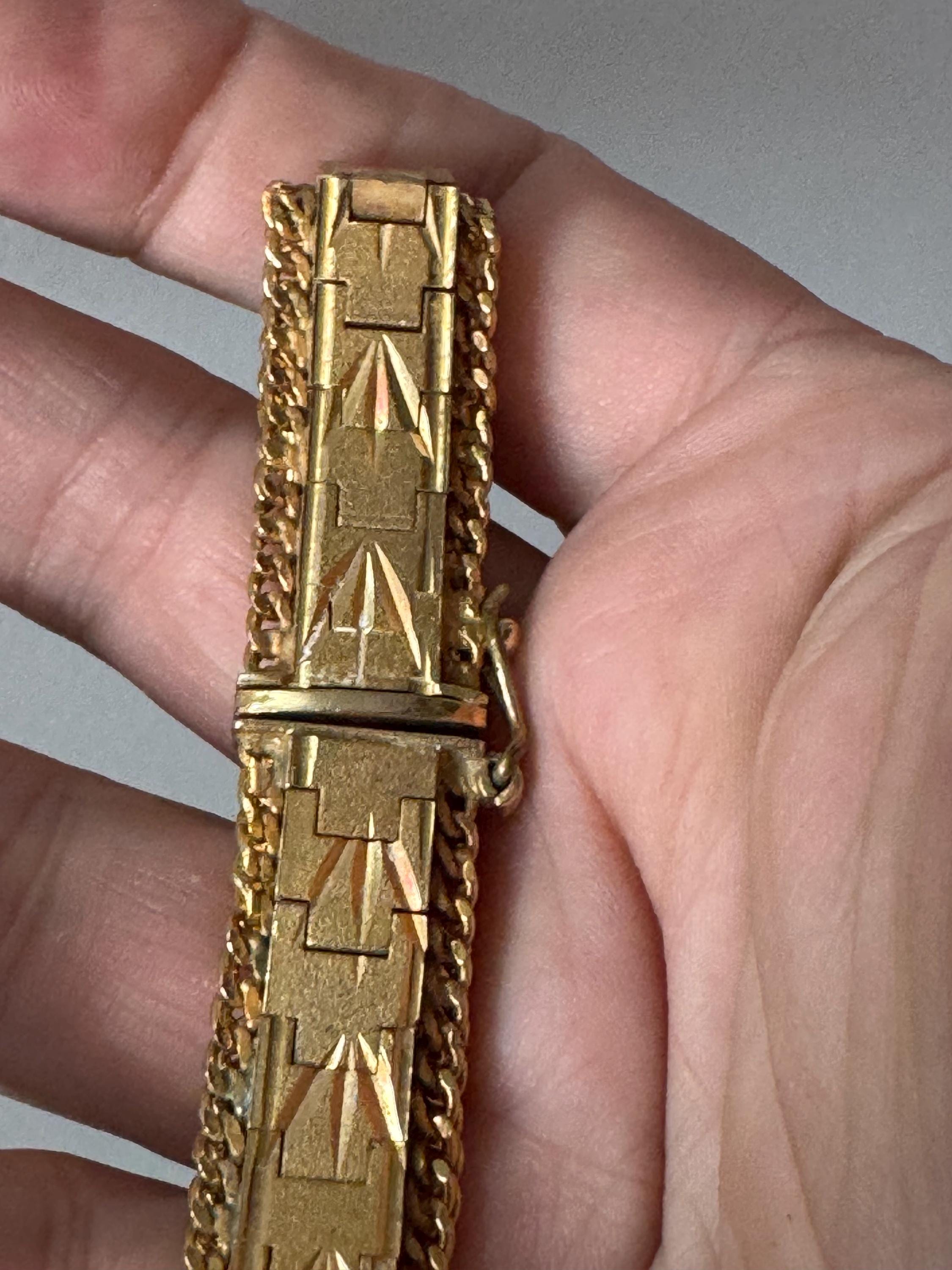 Vintage 1970s articulated flat textured gold plated wide chain etched bracelet 18.5 x 14mm