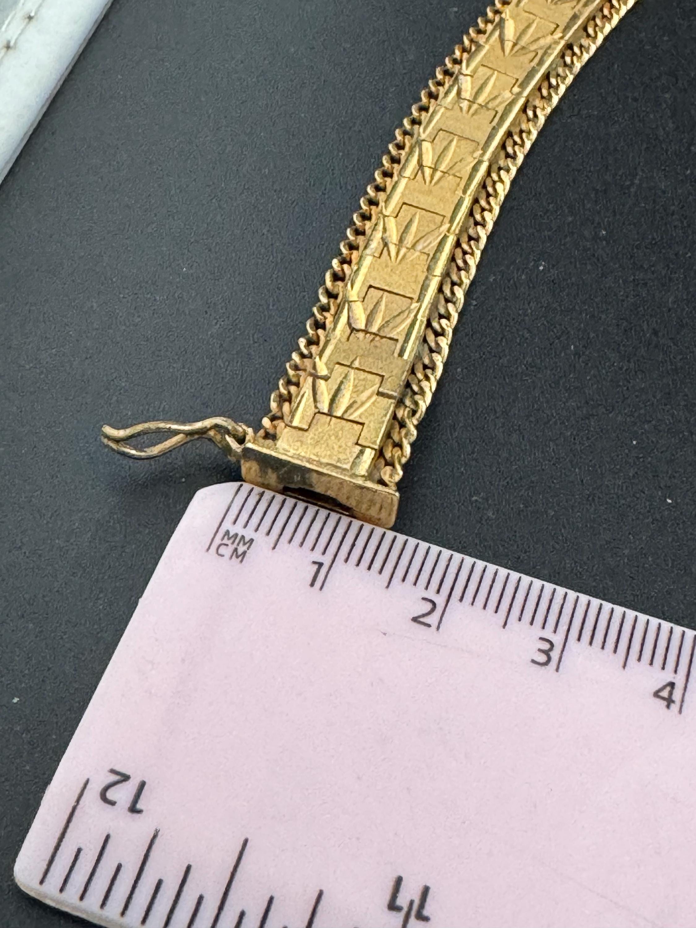 Vintage 1970s articulated flat textured gold plated wide chain etched bracelet 18.5 x 14mm