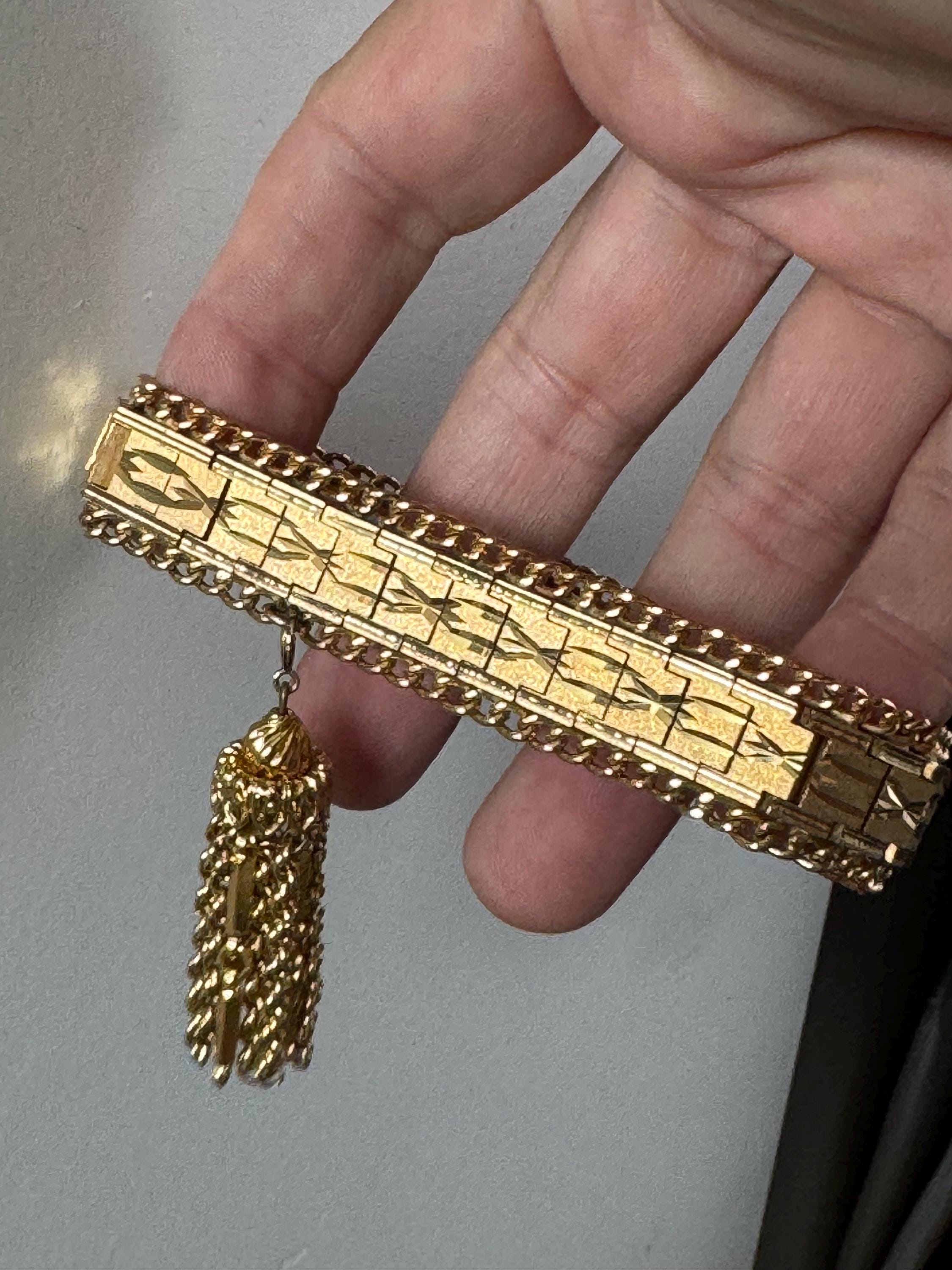 Vintage 1970s articulated flat textured gold plated wide chain etched tassel bracelet 20cm x 2cm