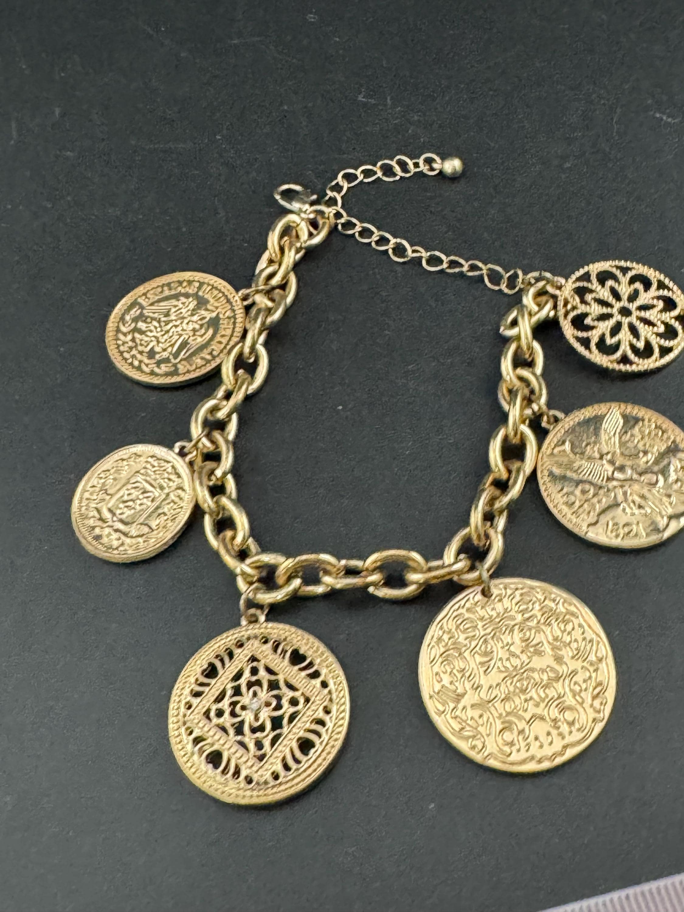 Retro y2k oversized Gold tone coin disc charm bracelet 19-25cm