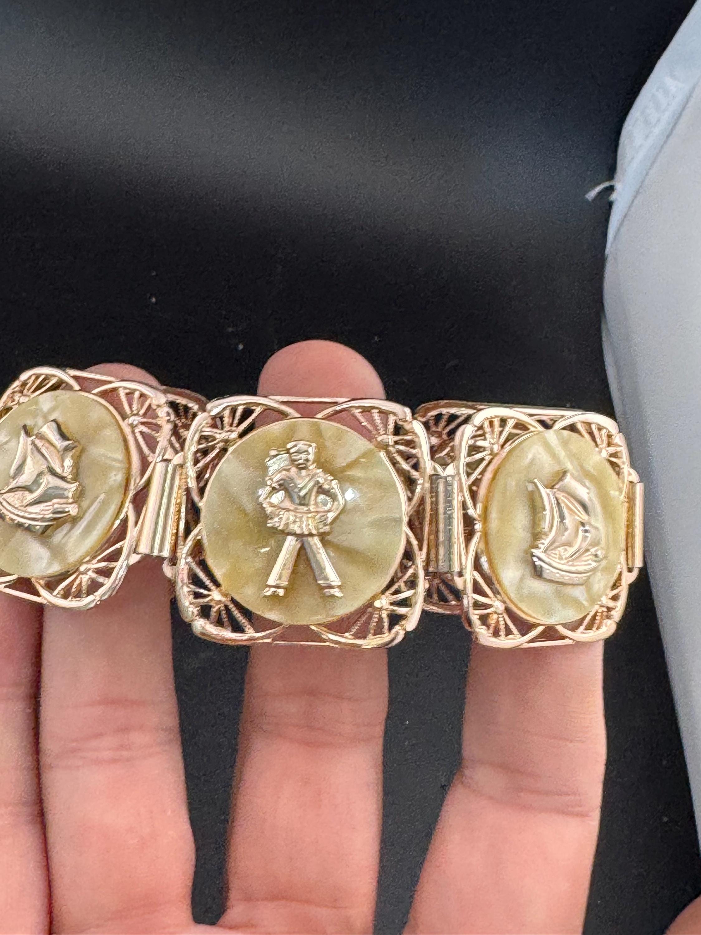 Vintage Nautical Lucite & Faux Pearl Bracelet: Gold Tone Ships Wheel