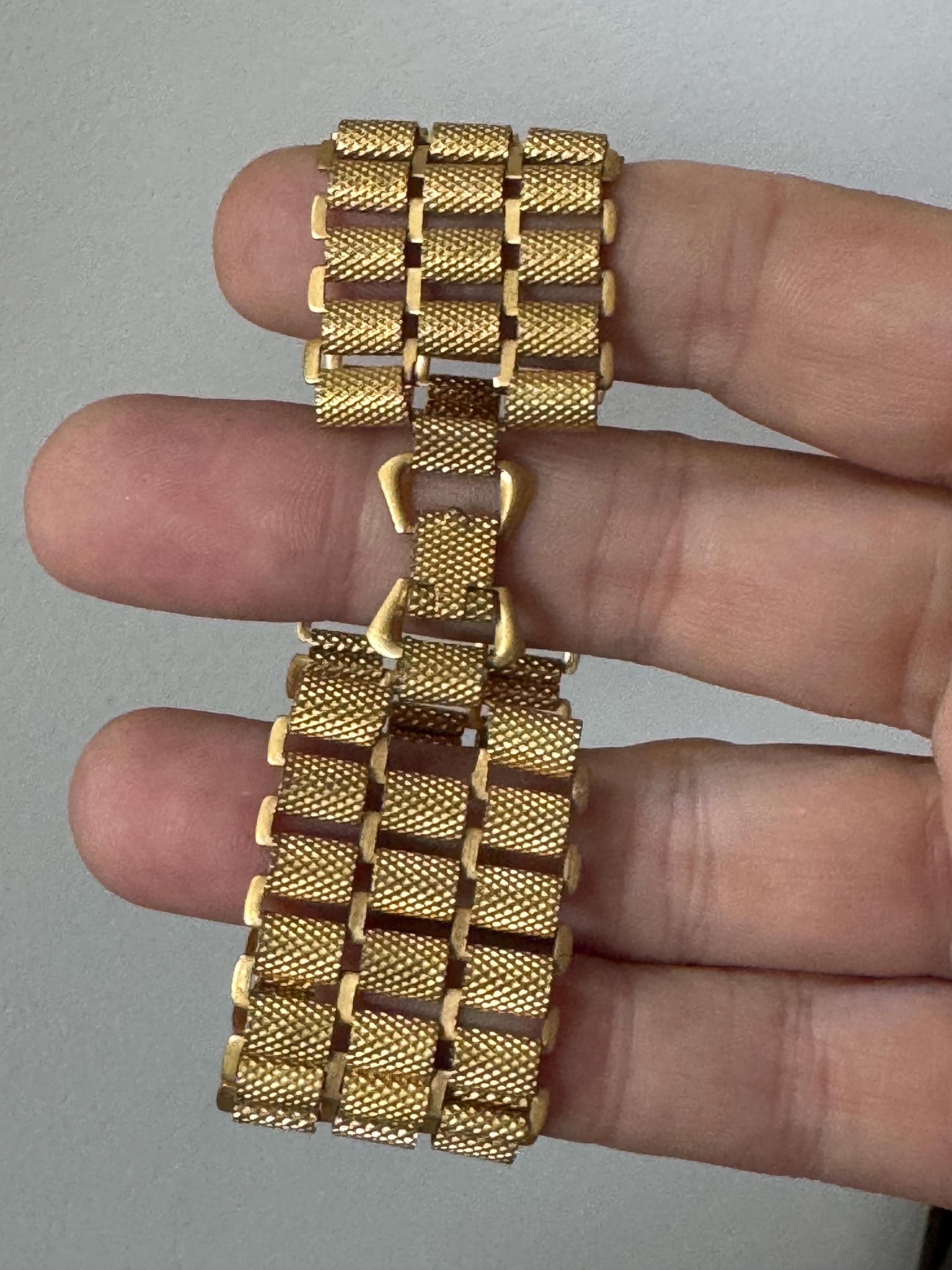Petite size wrist Nice early mid century gold tone  panel link wide articulated bracelet 17.5cm x 2.5cm book chain design