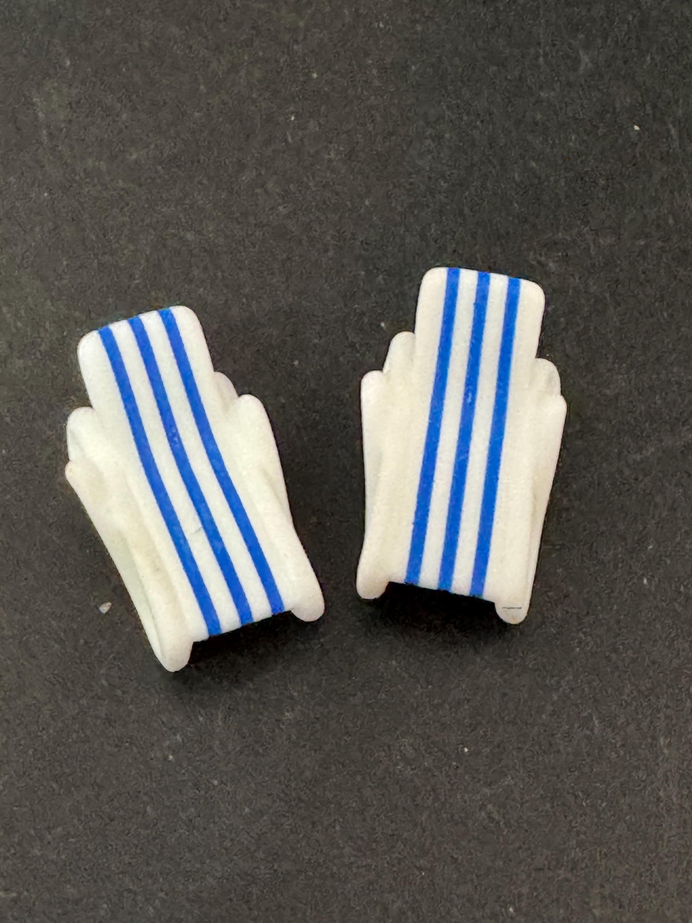 2 x Miniature model beach striped sunbed lounger, ideal railway scenery, craft cake topper decoration dollshouse
