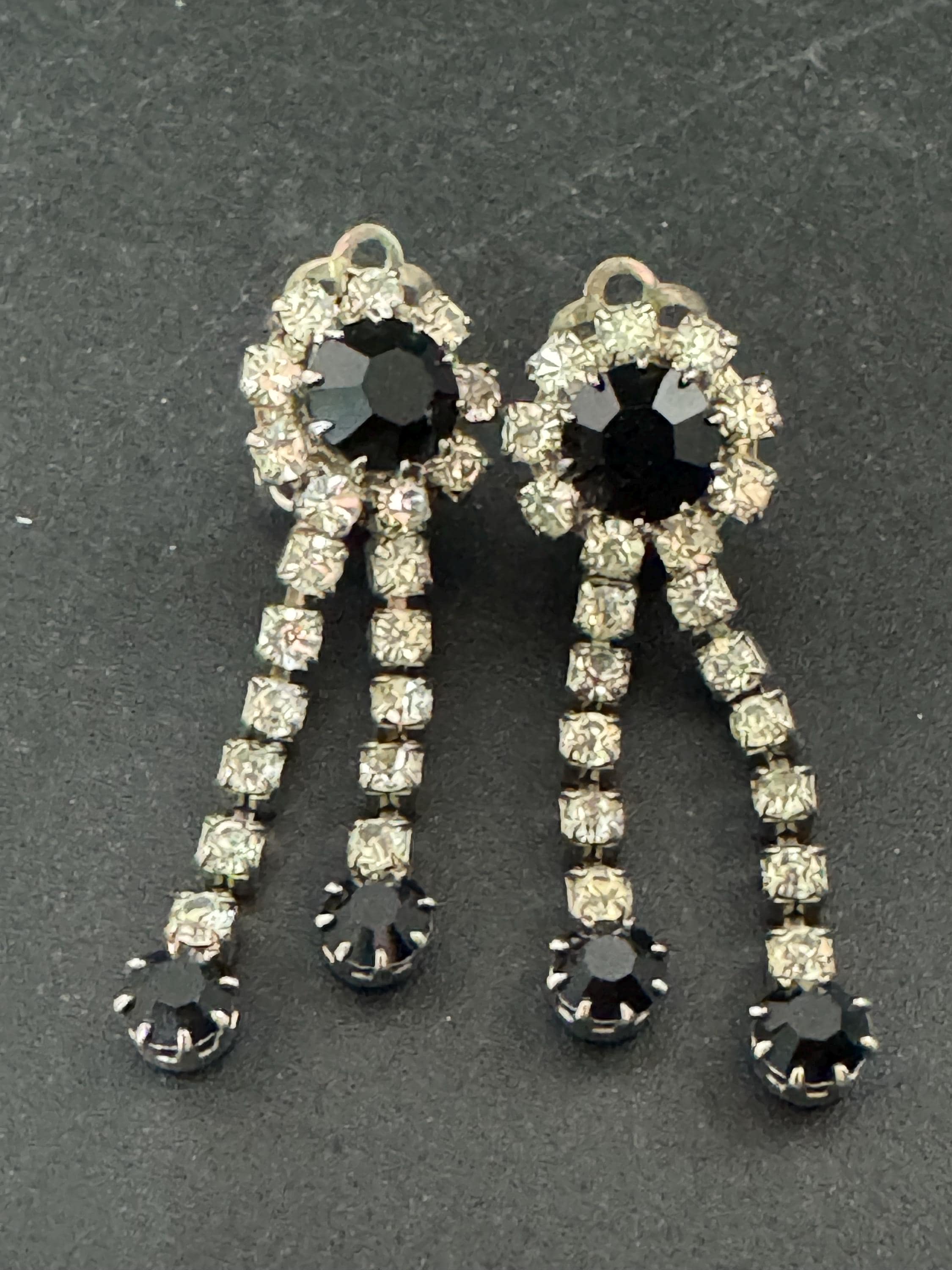 Vintage 5cm clear and black rhinestonr glass dangly clip on drop earrings