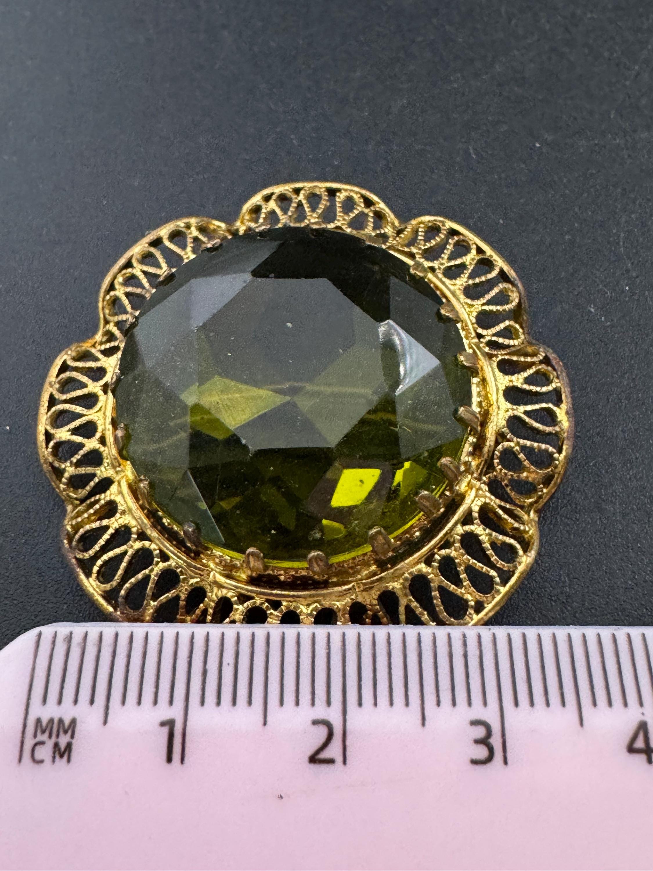Vintage gold tone chunky yellow green emerald gallery edge glass brooch