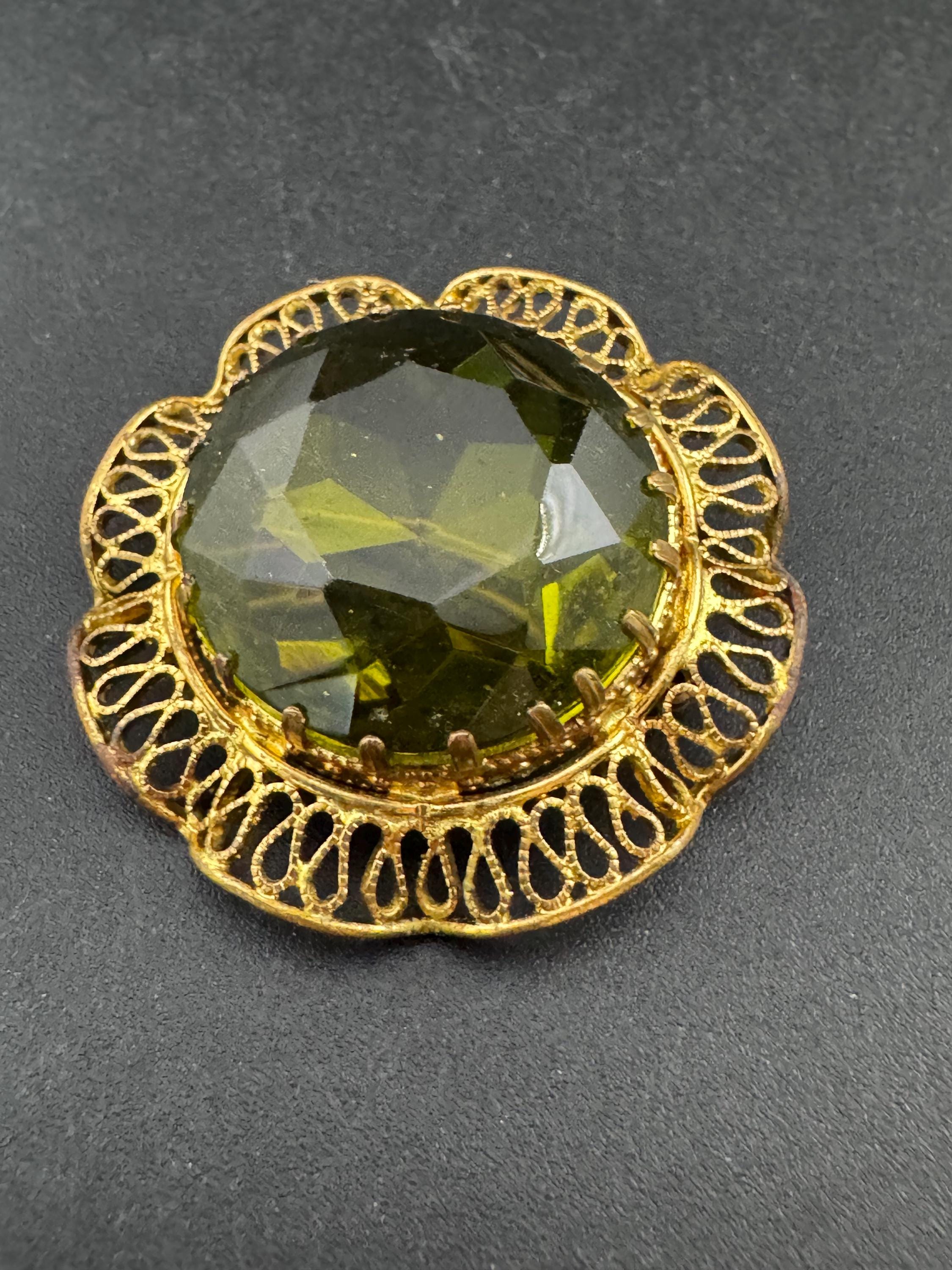 Vintage gold tone chunky yellow green emerald gallery edge glass brooch