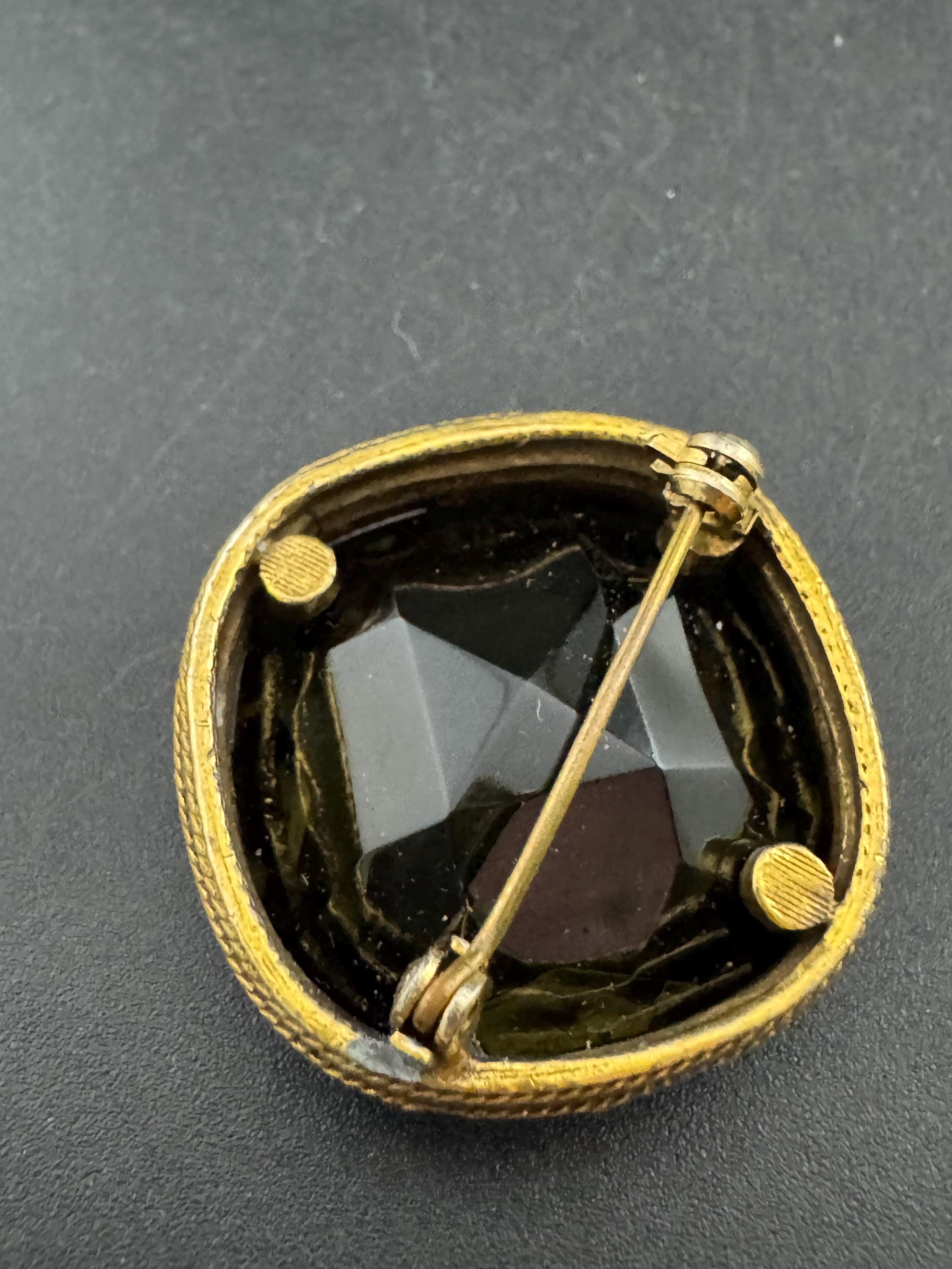 Vintage gold tone grey gallery edge glass brooch
