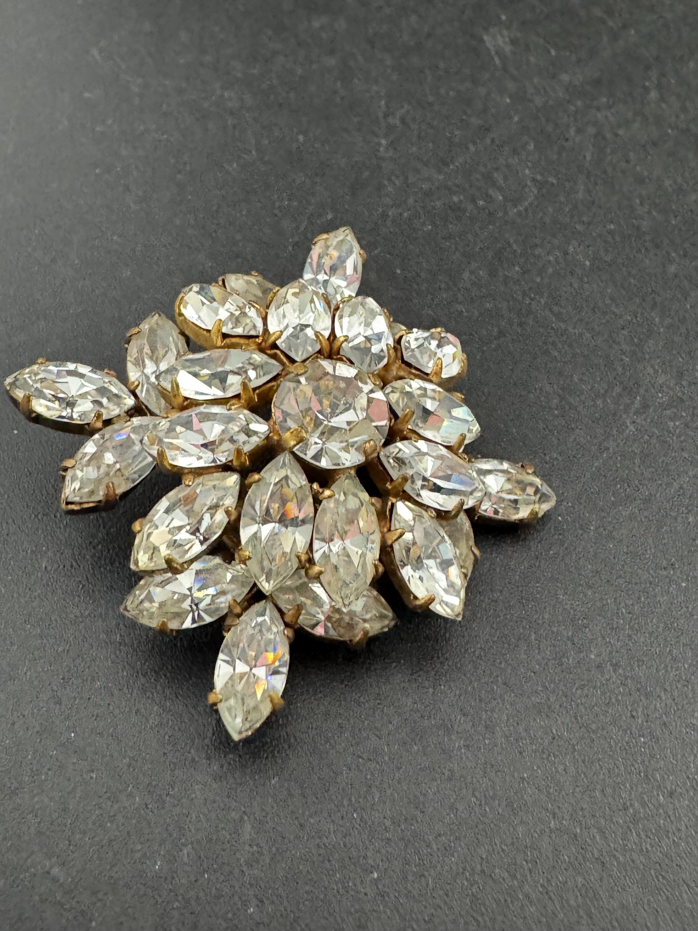 Vintage floral paste glass clear Diamanté silver tone Brooch