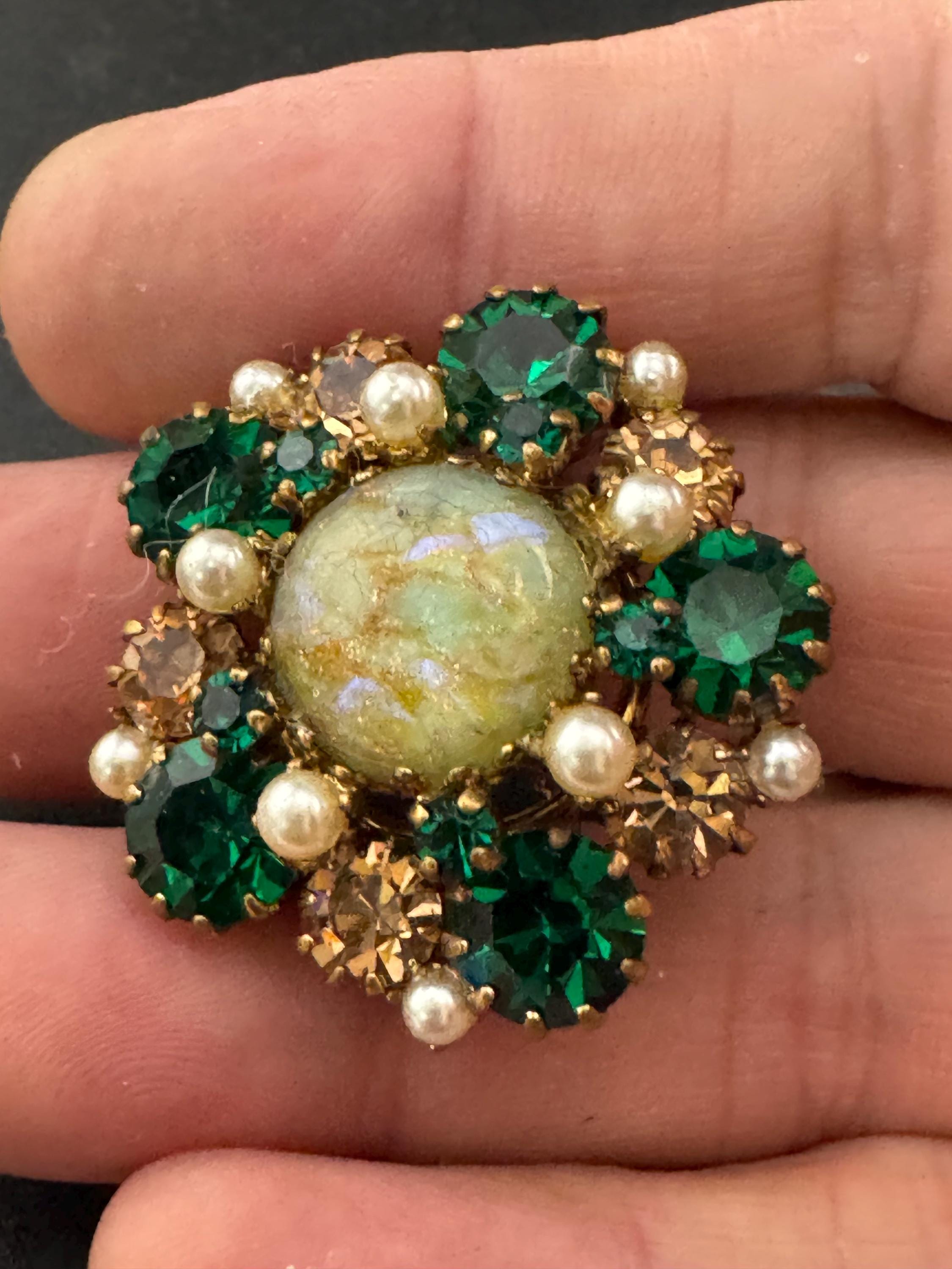 Antique Art Deco Czech gold tone emerald rhinestone faux pearl crystal cabochon brooch