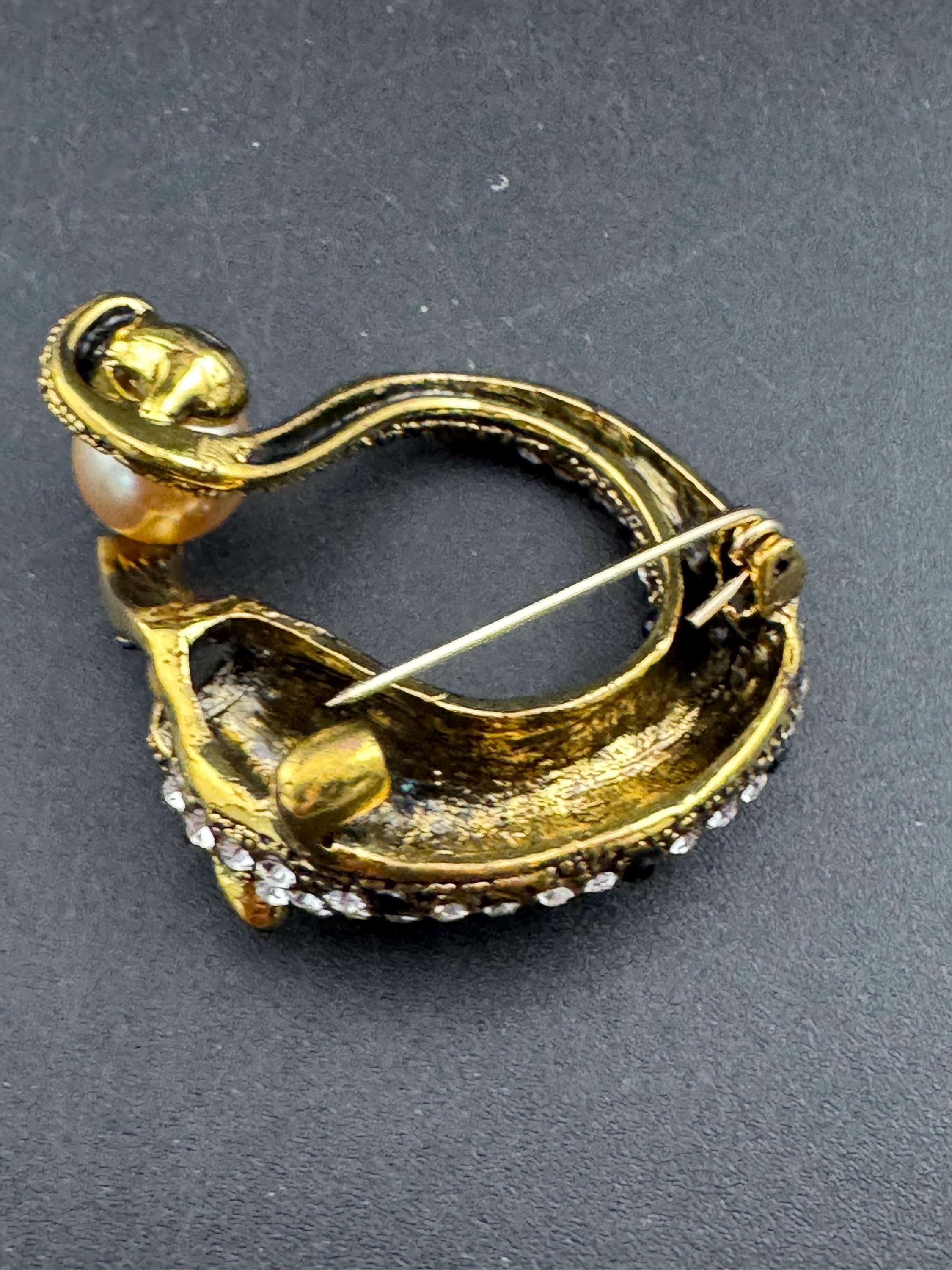 Retro black and White rhinestone pearl and Diamanté Big Cat leopard brooch, gold tone