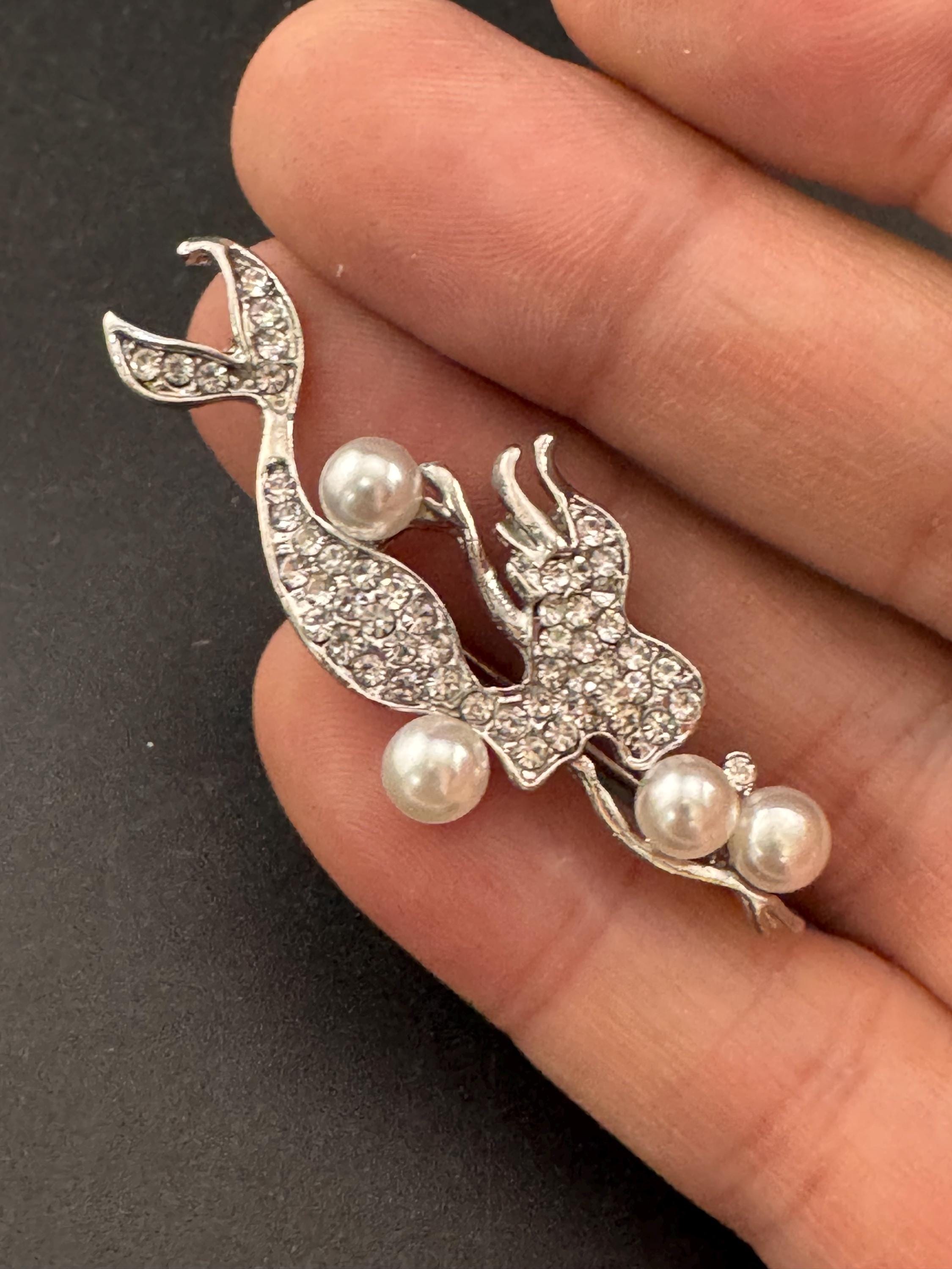 Retro small silver tone crystal and pearl diving mermaid brooch pin