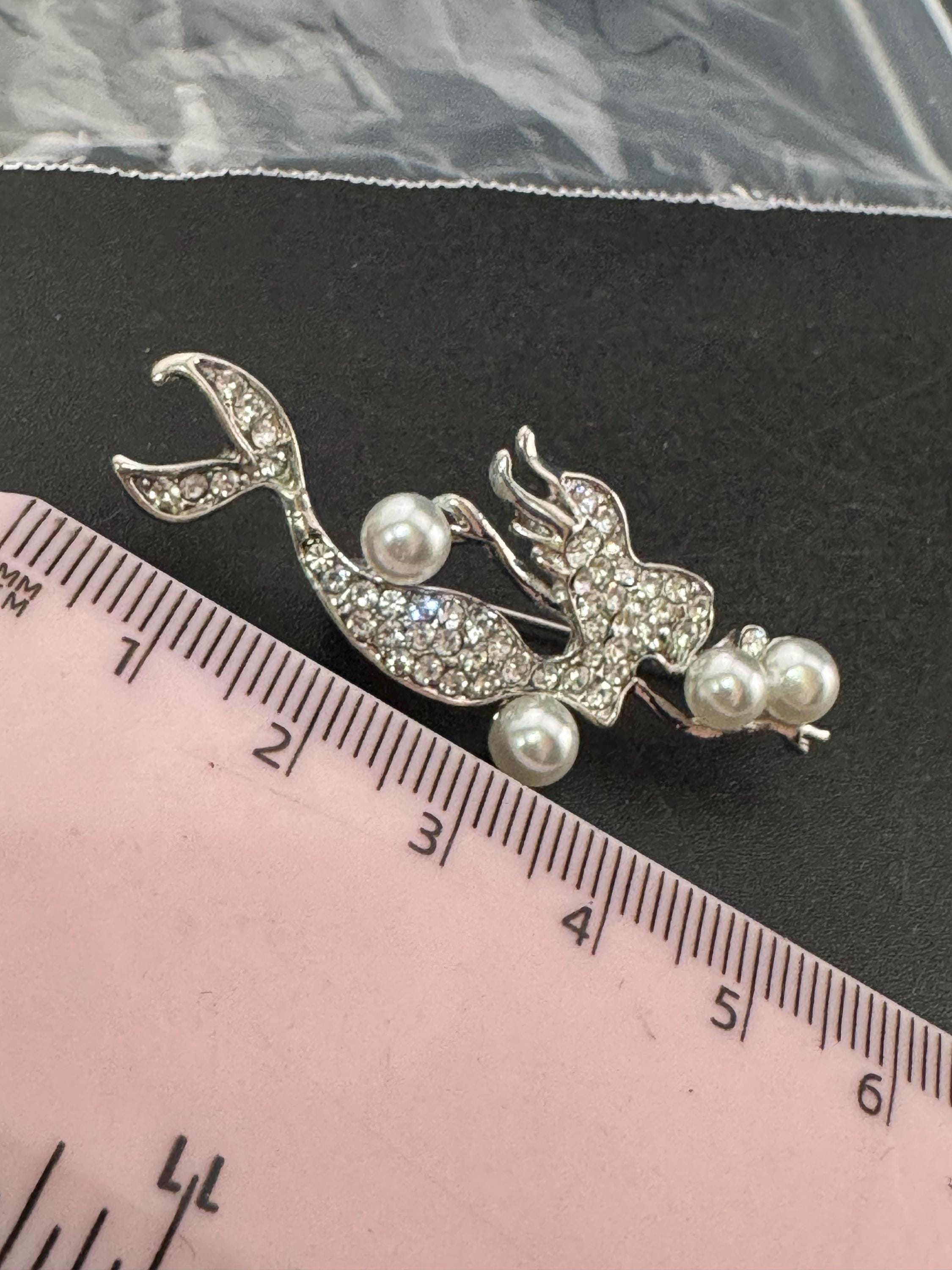 Retro small silver tone crystal and pearl diving mermaid brooch pin