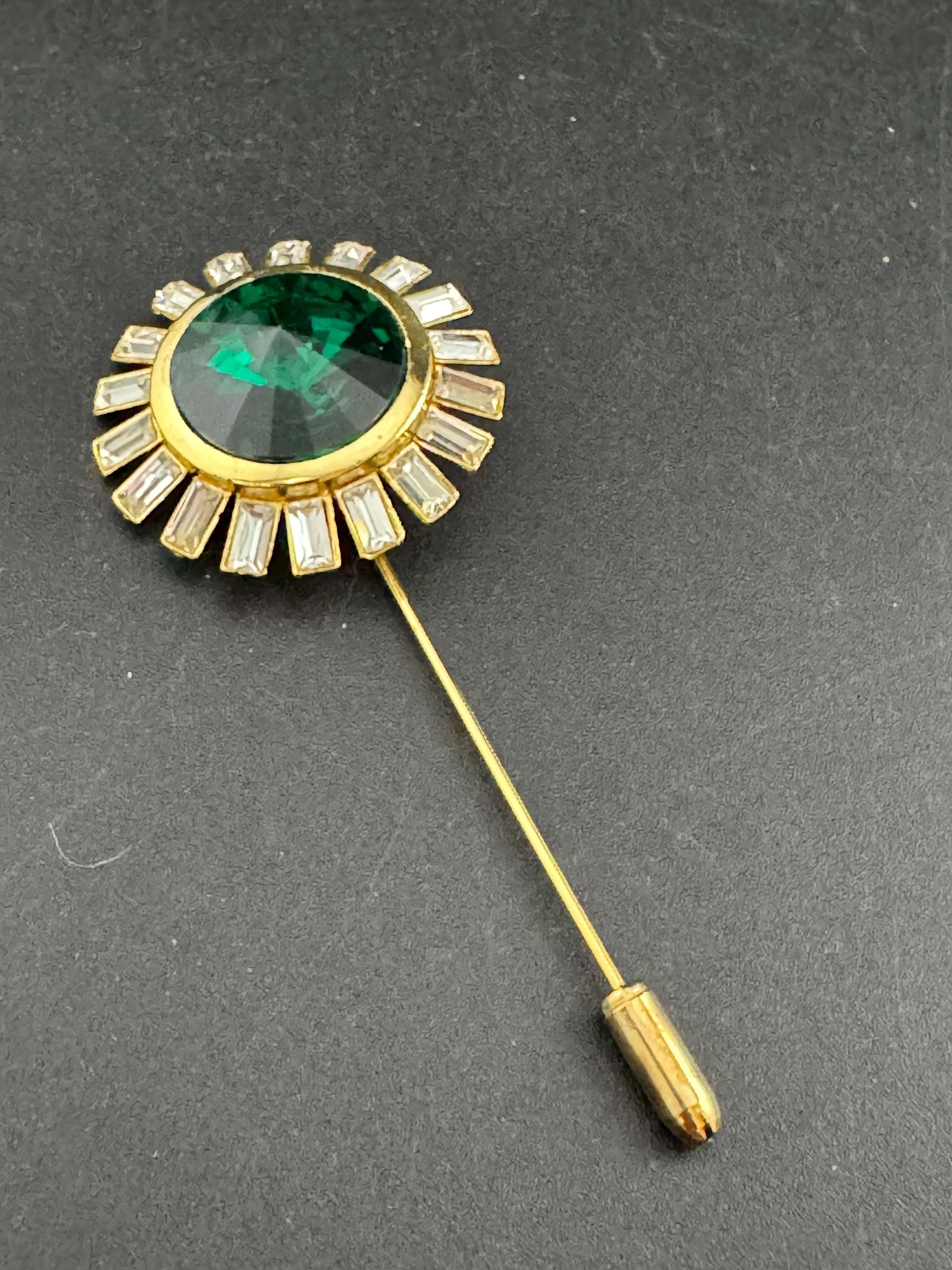 Ladies emerald green Rivoli Swarovski crystal stick pin , gold tone