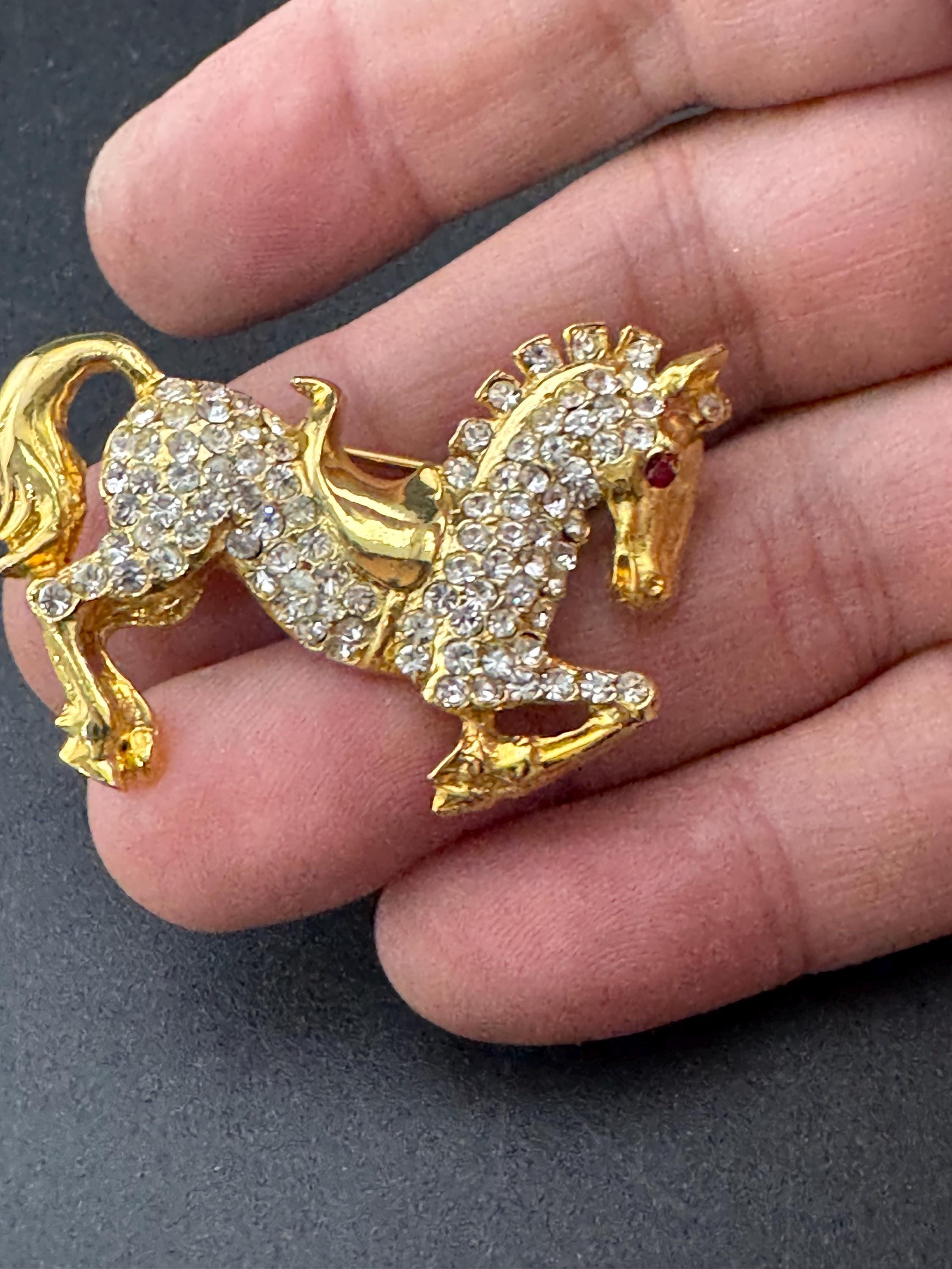Vintage clear crystal rhinestone horse brooch, gold tone