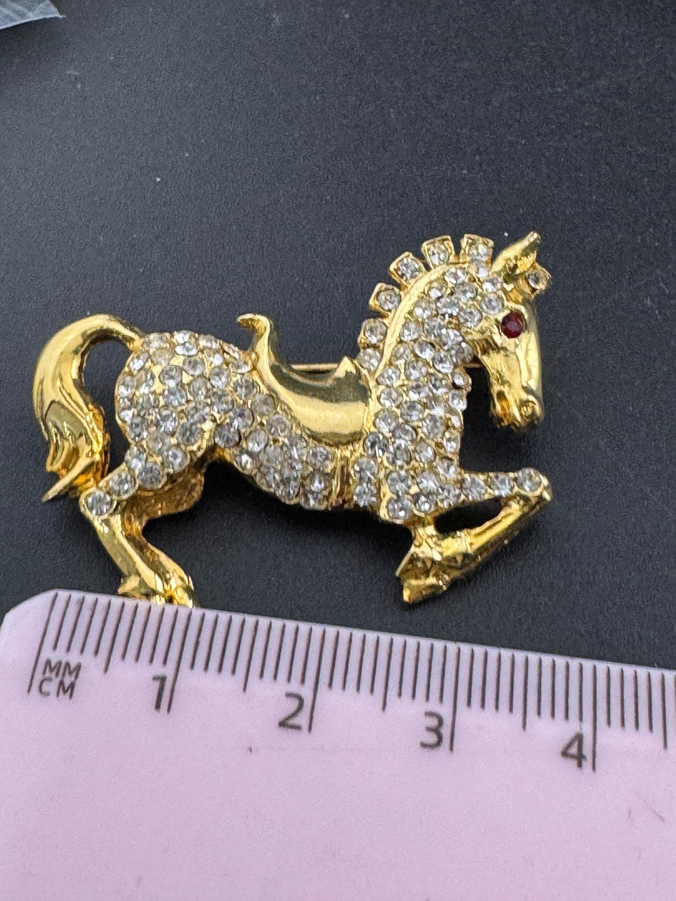 Vintage clear crystal rhinestone horse brooch, gold tone