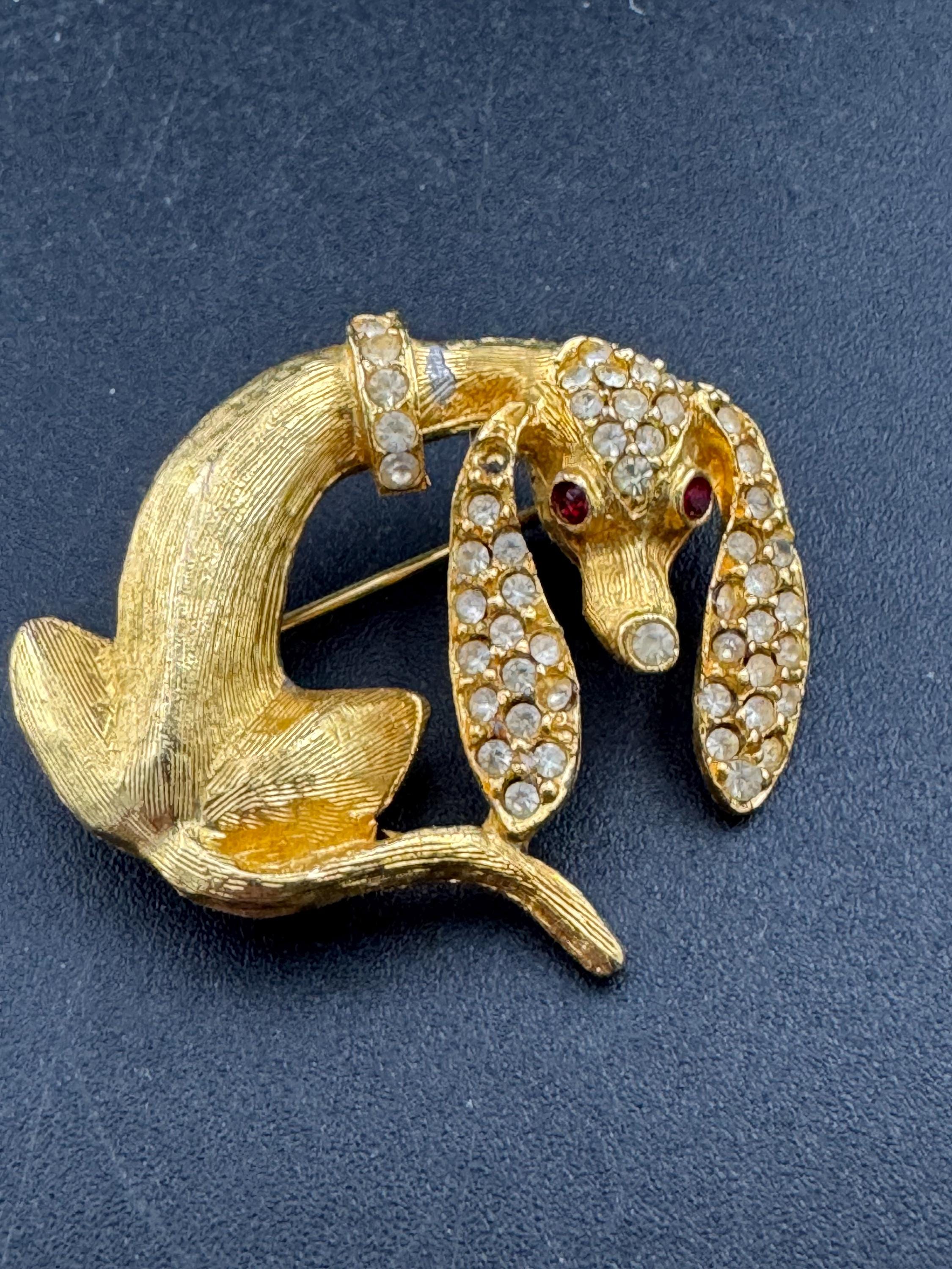 Mid century Dachshund sausage dog rhinestone brooch, Gold tone