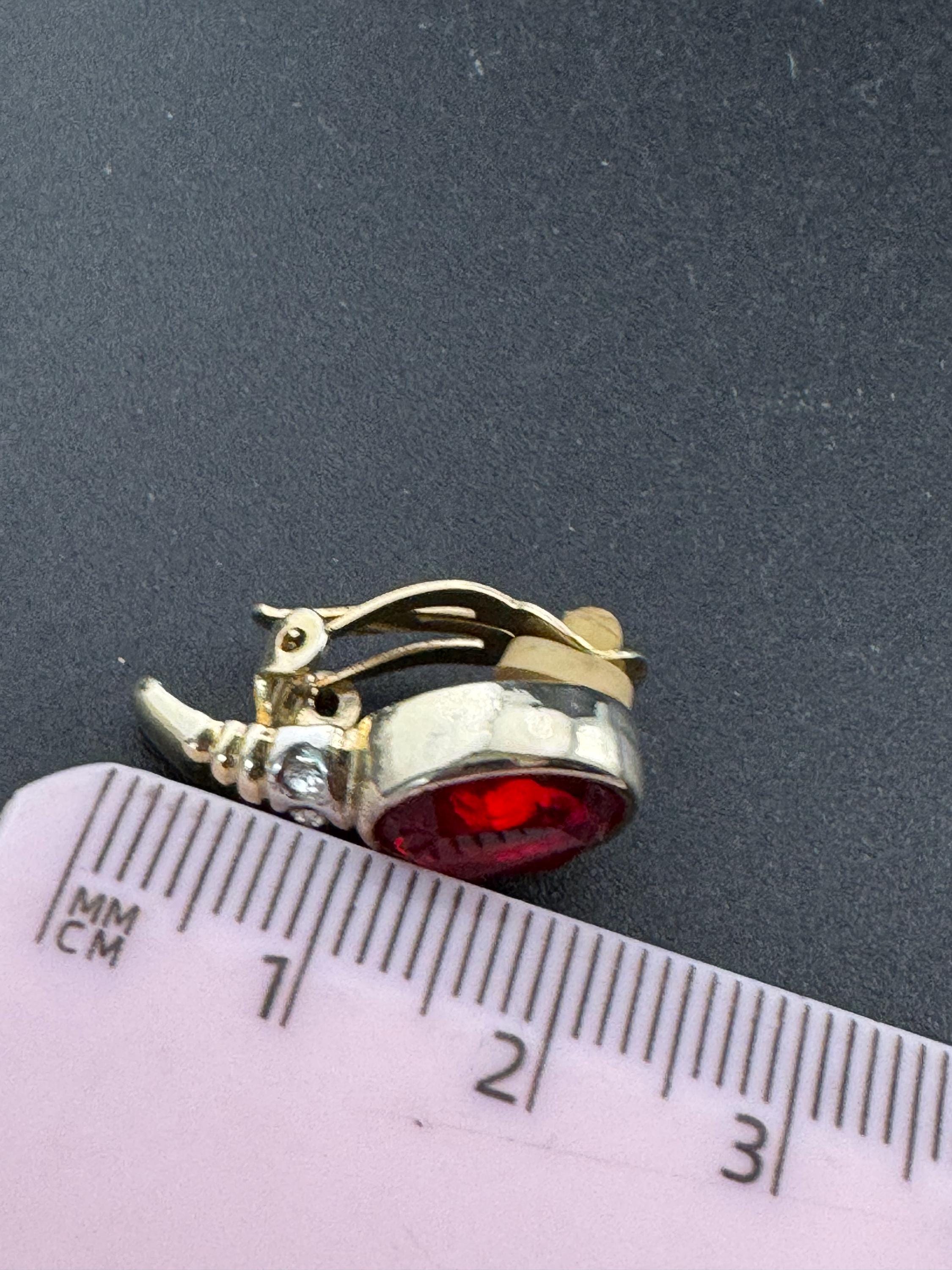 Vintage Gold Tone Red Cabochon Clip On Earrings 2cm