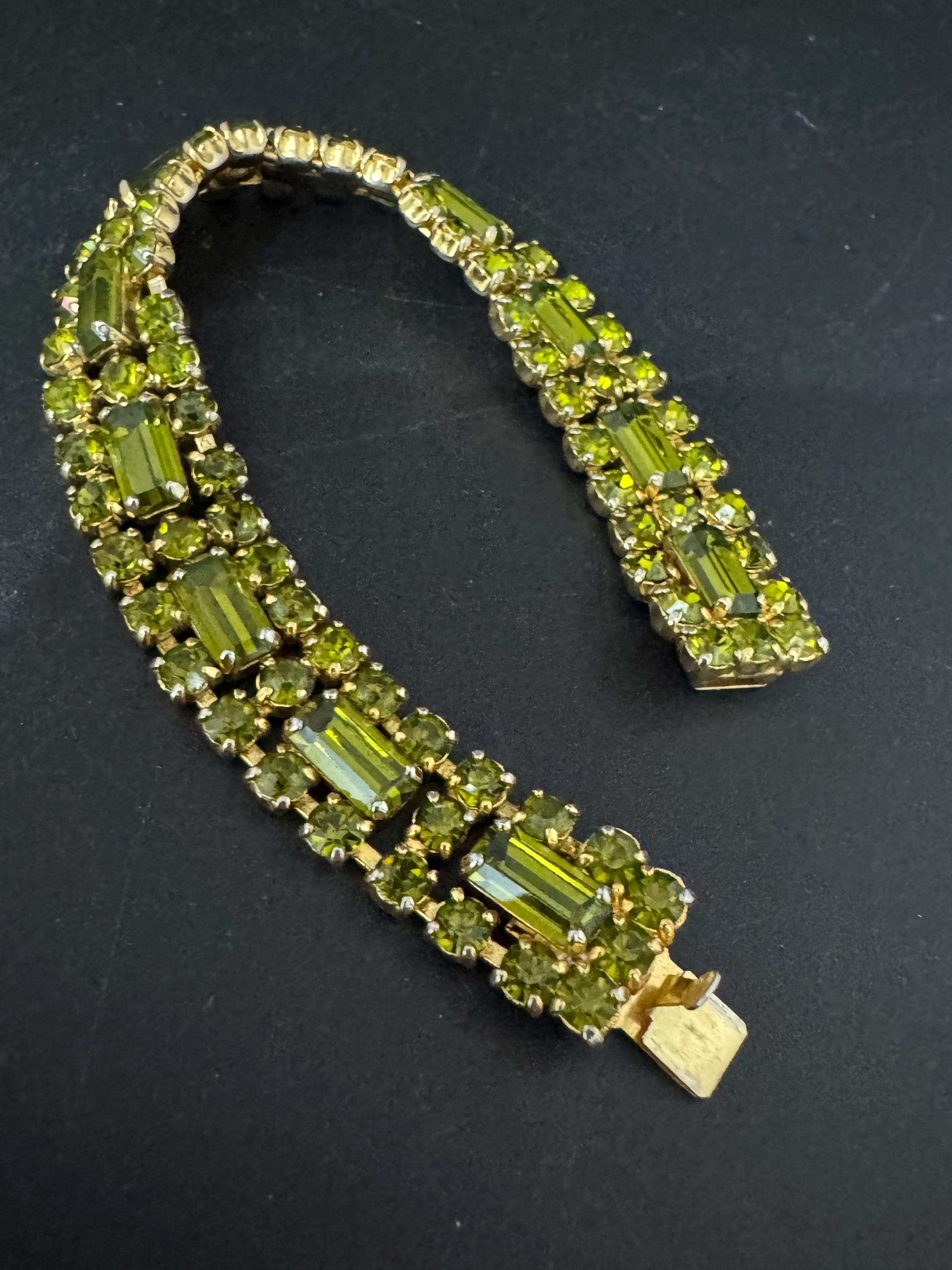 Vintage green rhinestone diamanté cocktail bracelet, gold tone