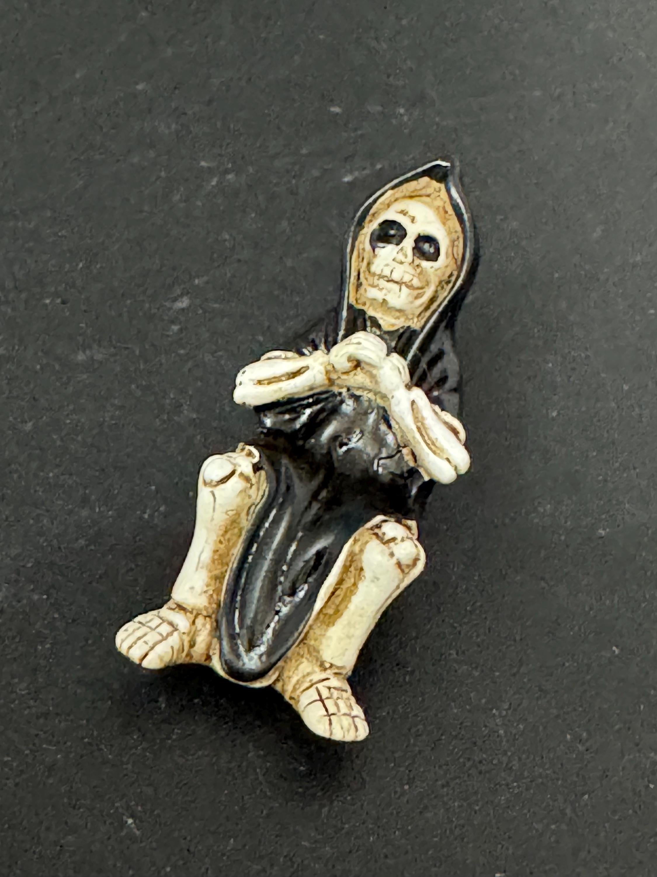 Miniature spooky Halloween skeleton grim reaper cake topper decorations, craft scenery, reusable plastic