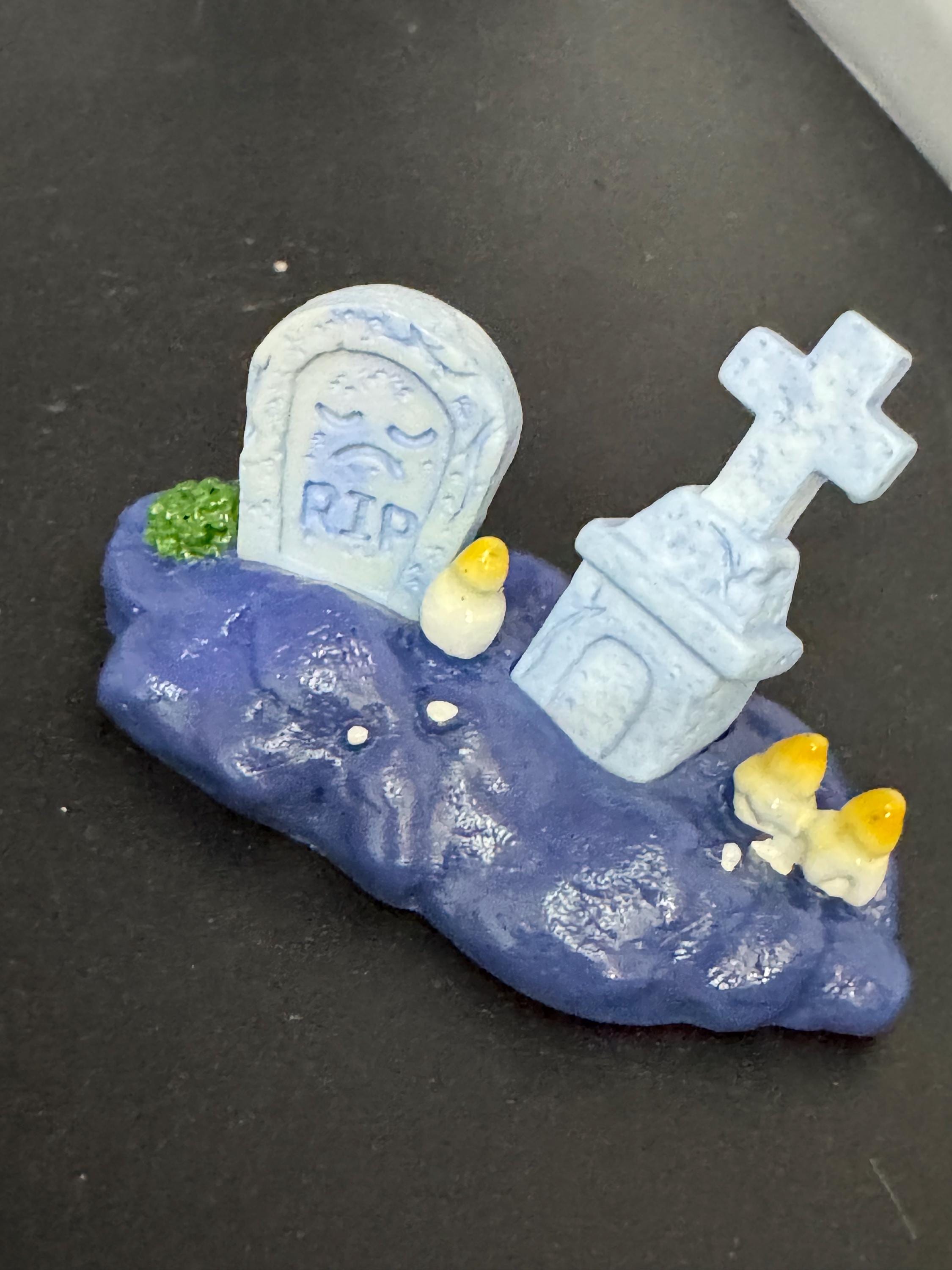 Mini spooky Halloween creepy haunted graveyard grave cake topper decorations, craft scenery, reusable plastic