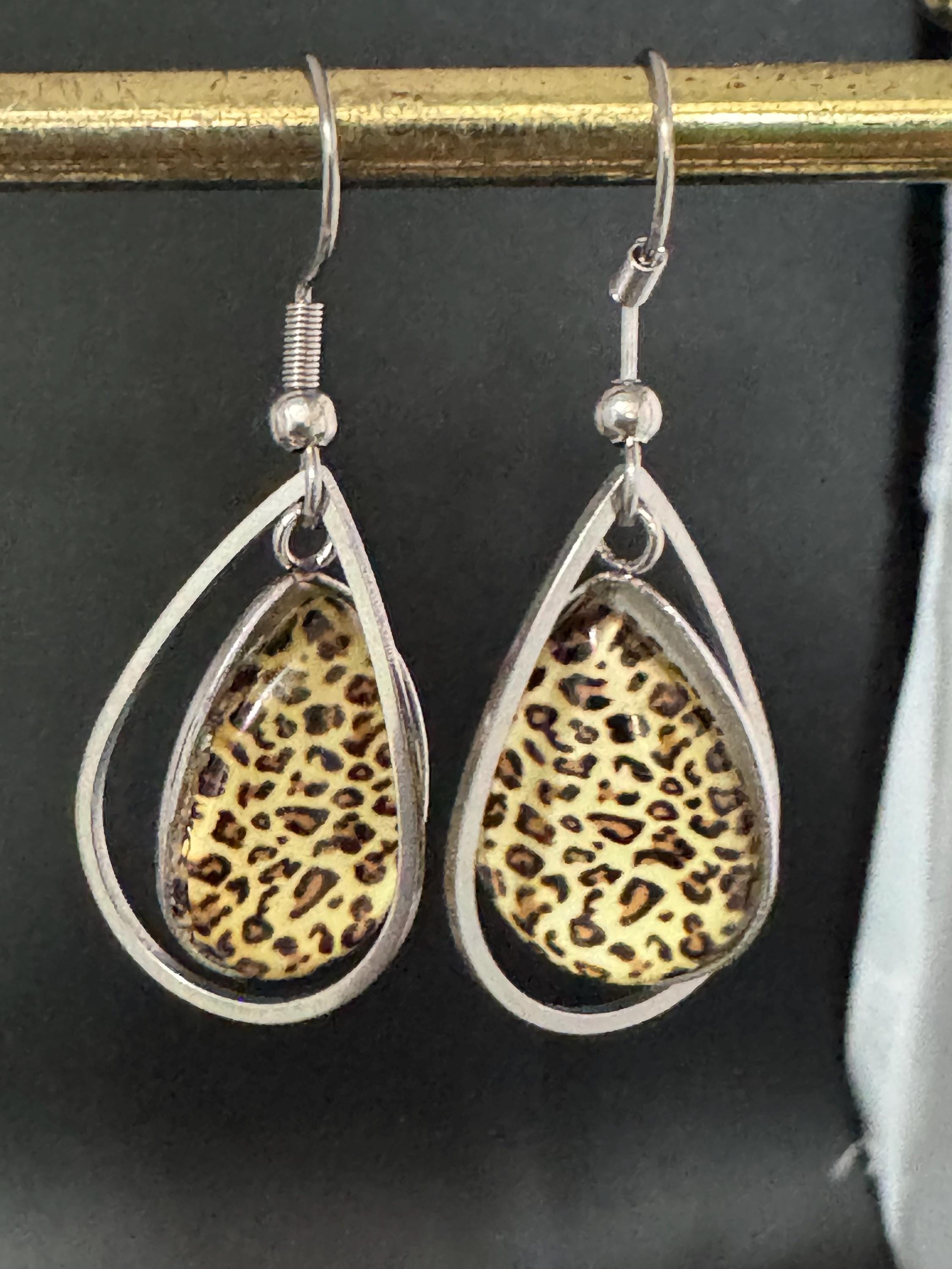 Handmade 4cm leopard print pierced teardrop earrings, stainless steel with glass cabochons