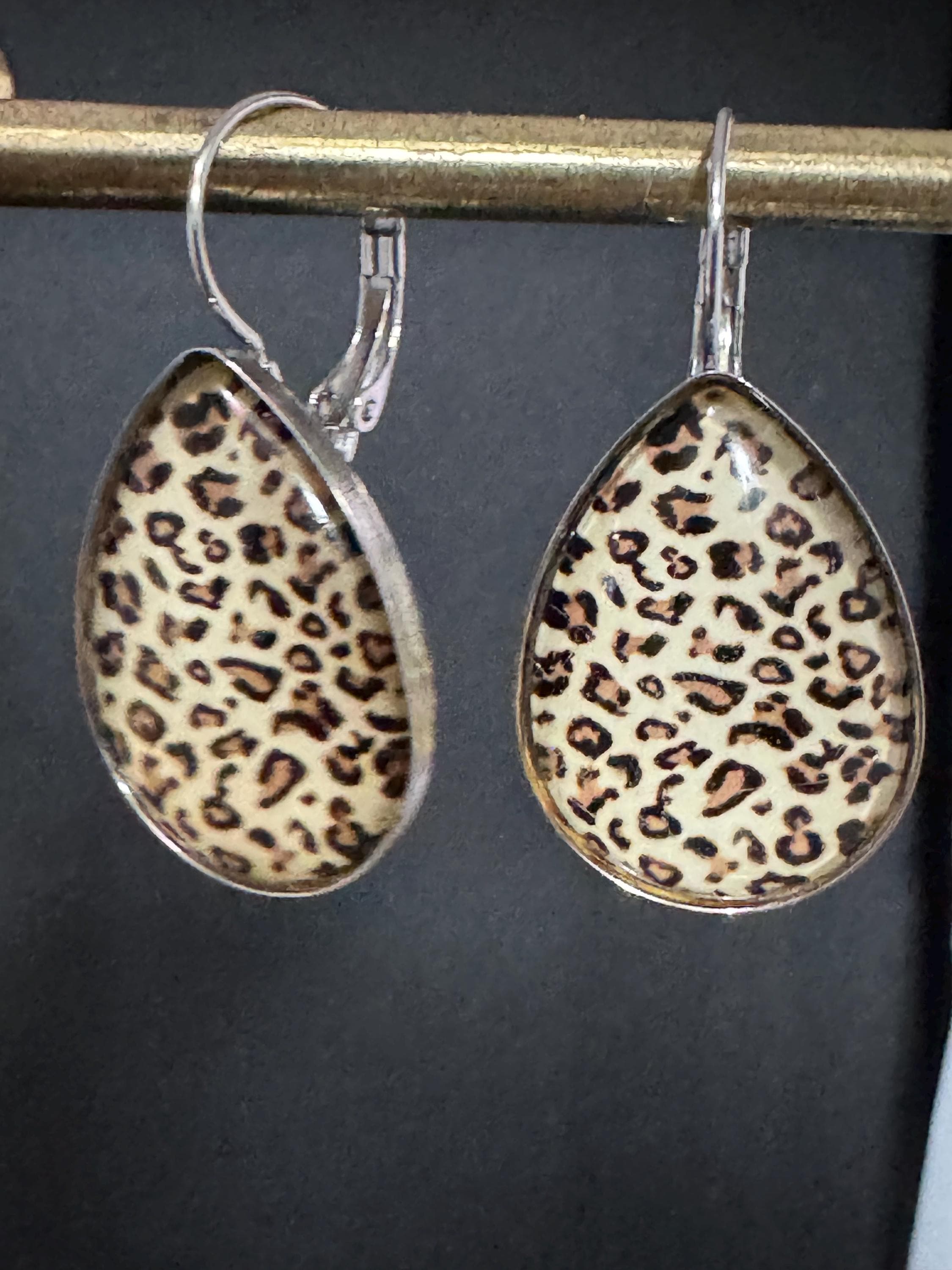 Handmade 4cm leopard print pierced teardrop earrings, silver plated with glass cabochons