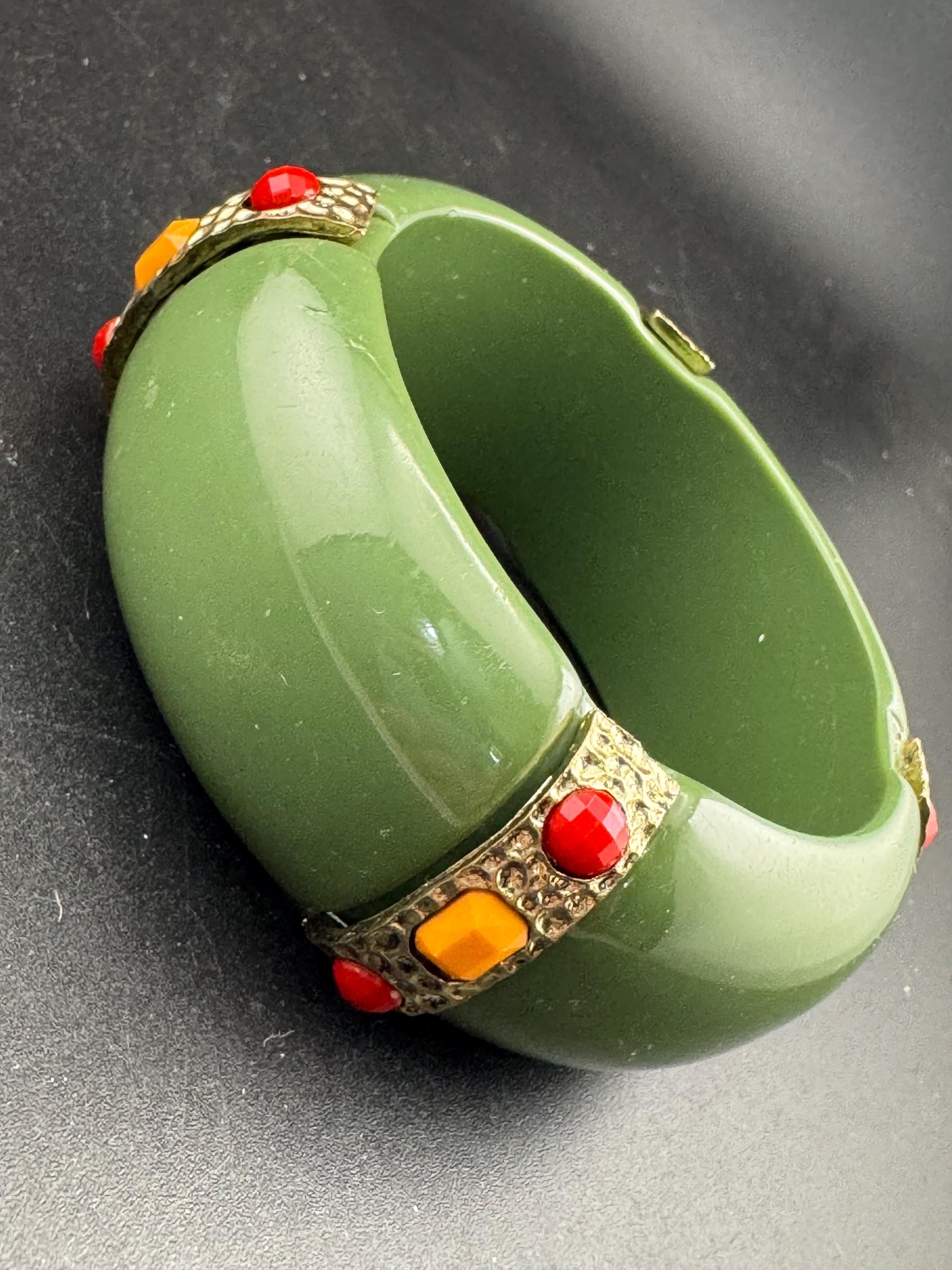 Vintage olive green wide marbled acrylic plastic bangle bracelet set with red orange cabochons