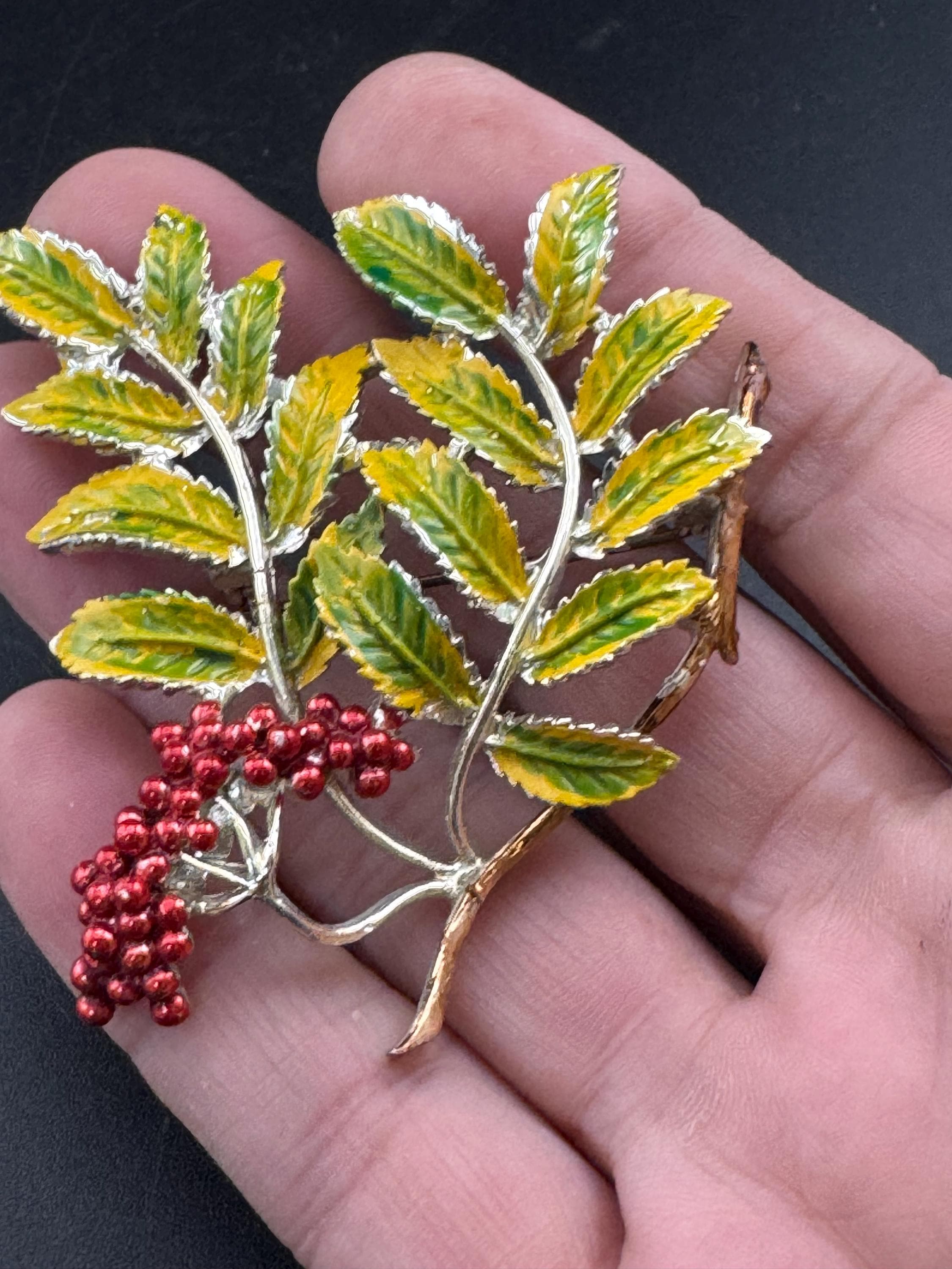 Vintage Enamel Exquisite floral mountain ash brooch, ref 5539