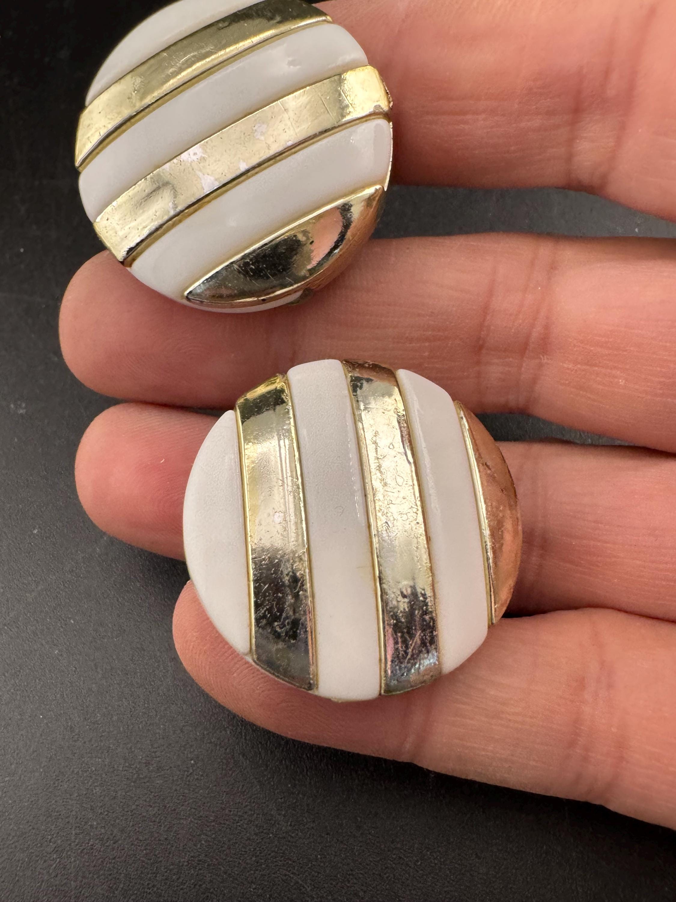 vintage 3cm white and gold striped round plastic button disc stud clip on earrings