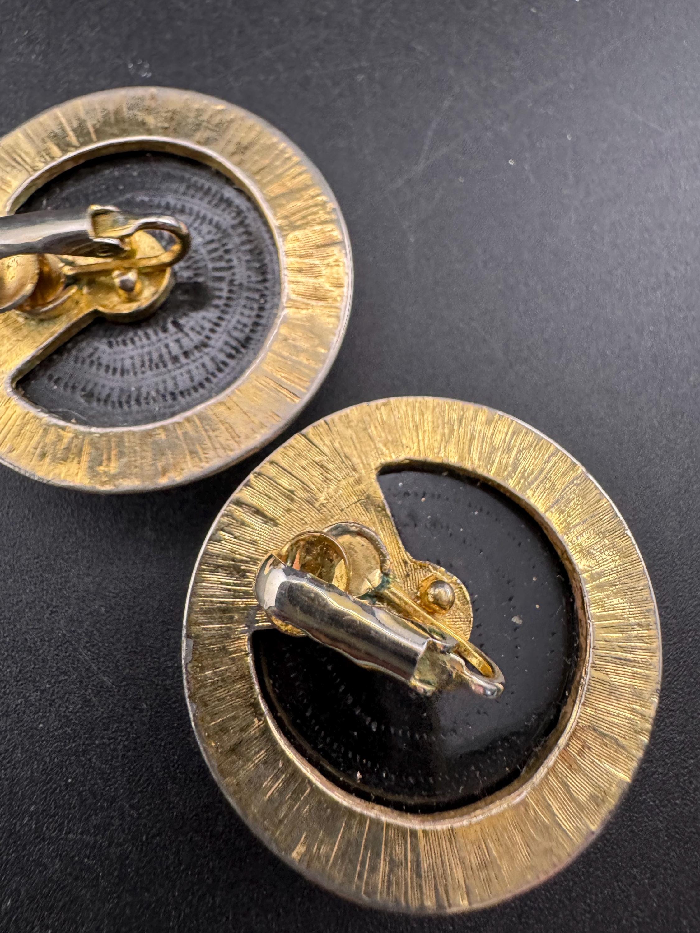 Oversized 3cm gold tone metal black domed acrylic cabochon clip on round earrings 1990s