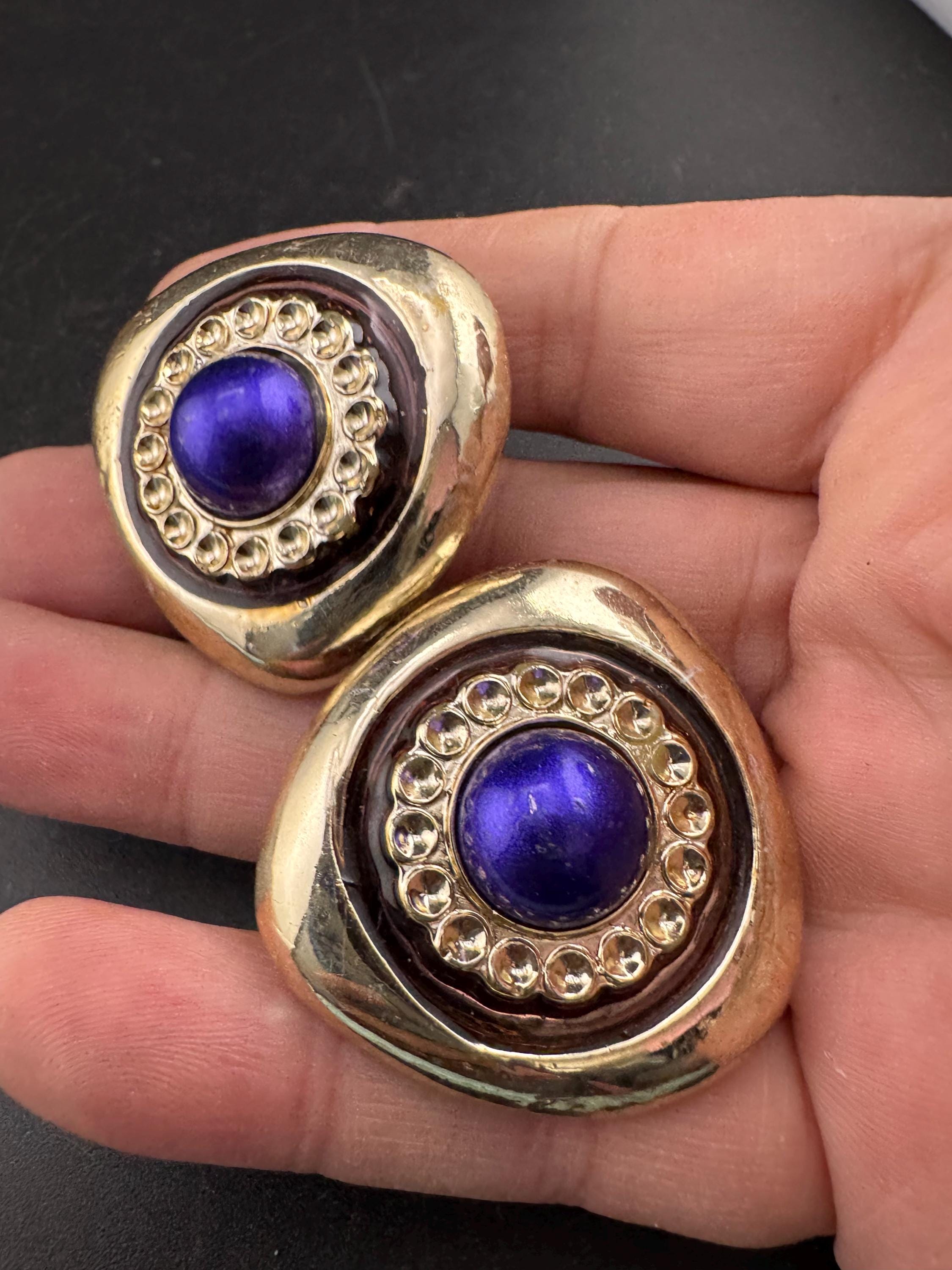 Vintage plastic oversized triangular gold tone purple cabochon clip on earrings 3.5cm