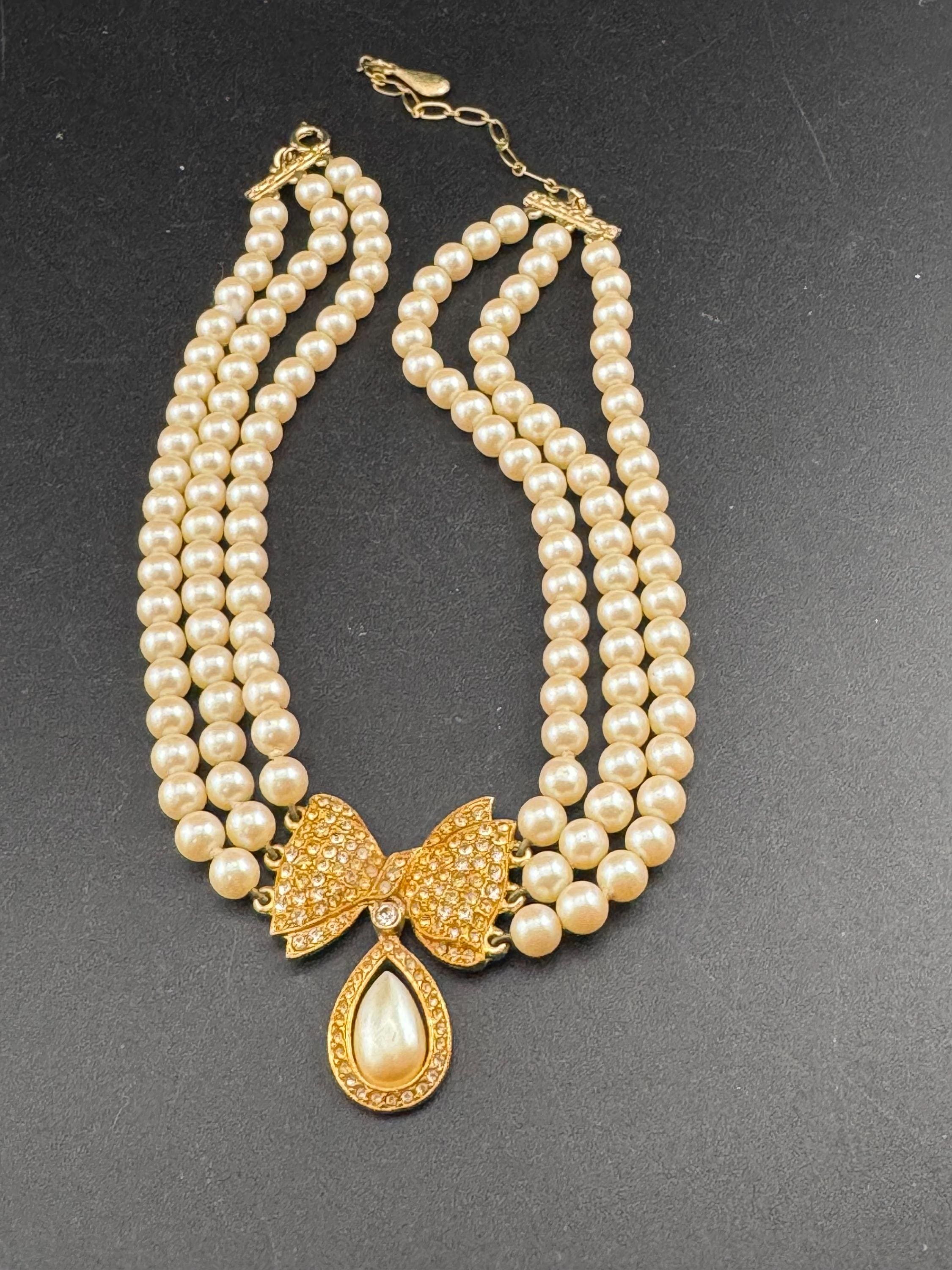 Unsigned cream glass 3 row beaded pearl and diamanté bow choker Necklace teardrop