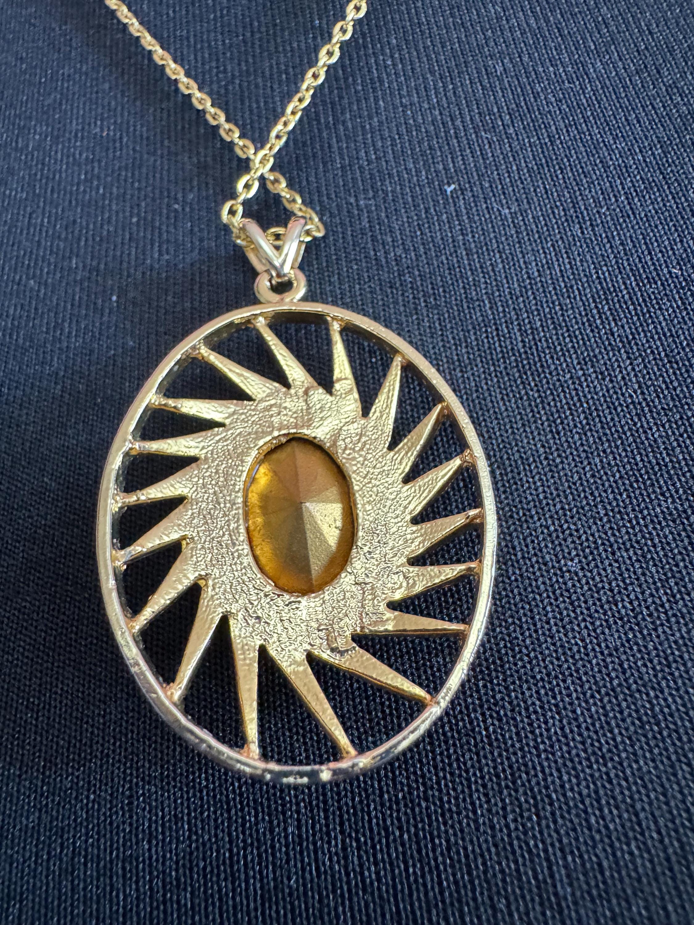 Vintage gold tone brown orange topaz faceted Glass oval pendant necklace on 56cm chain