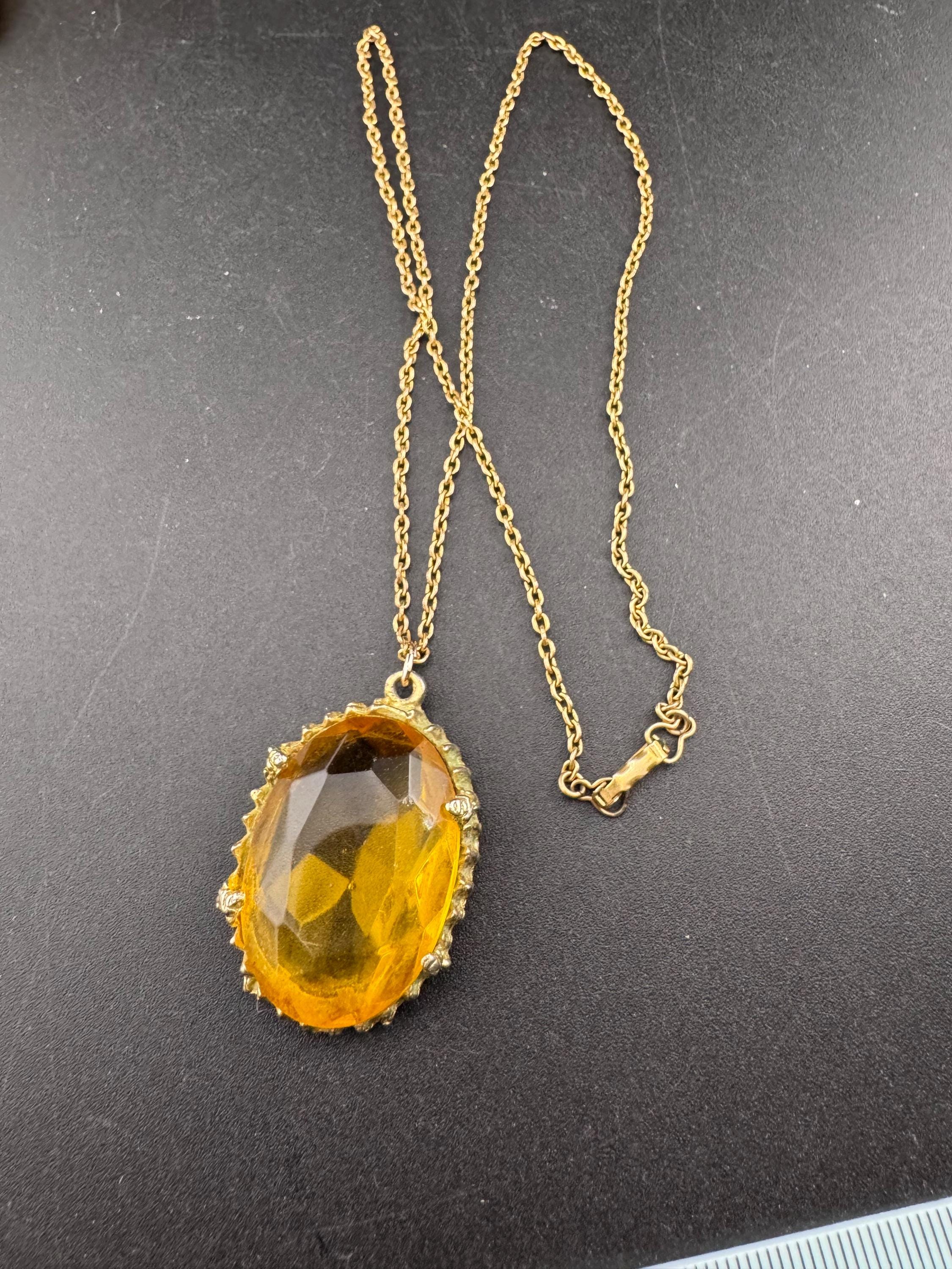 Vintage gold tone orange amber faceted Glass oval pendant necklace on 50cm chain
