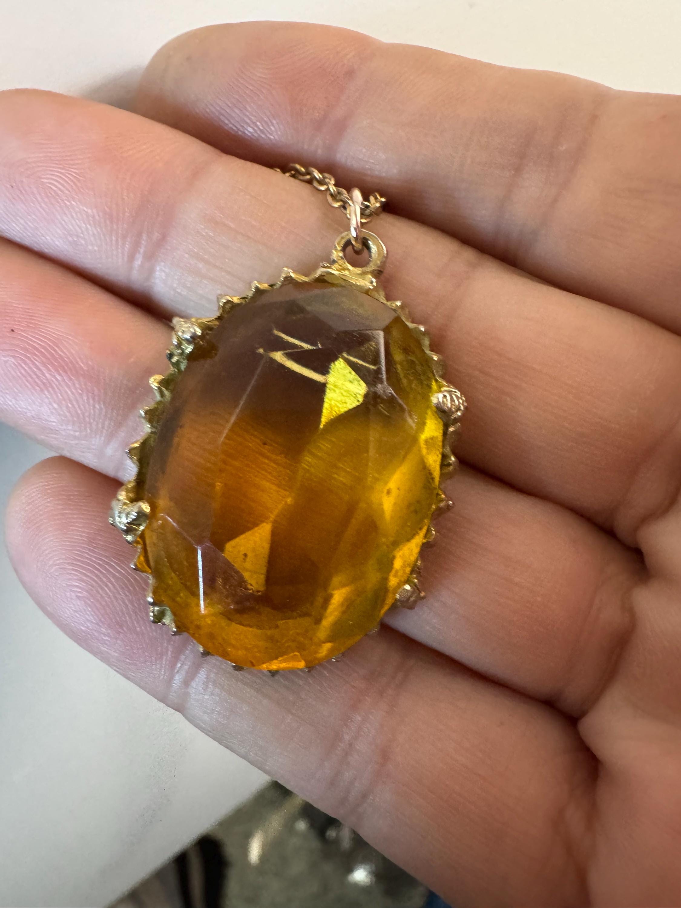 Vintage gold tone orange amber faceted Glass oval pendant necklace on 50cm chain