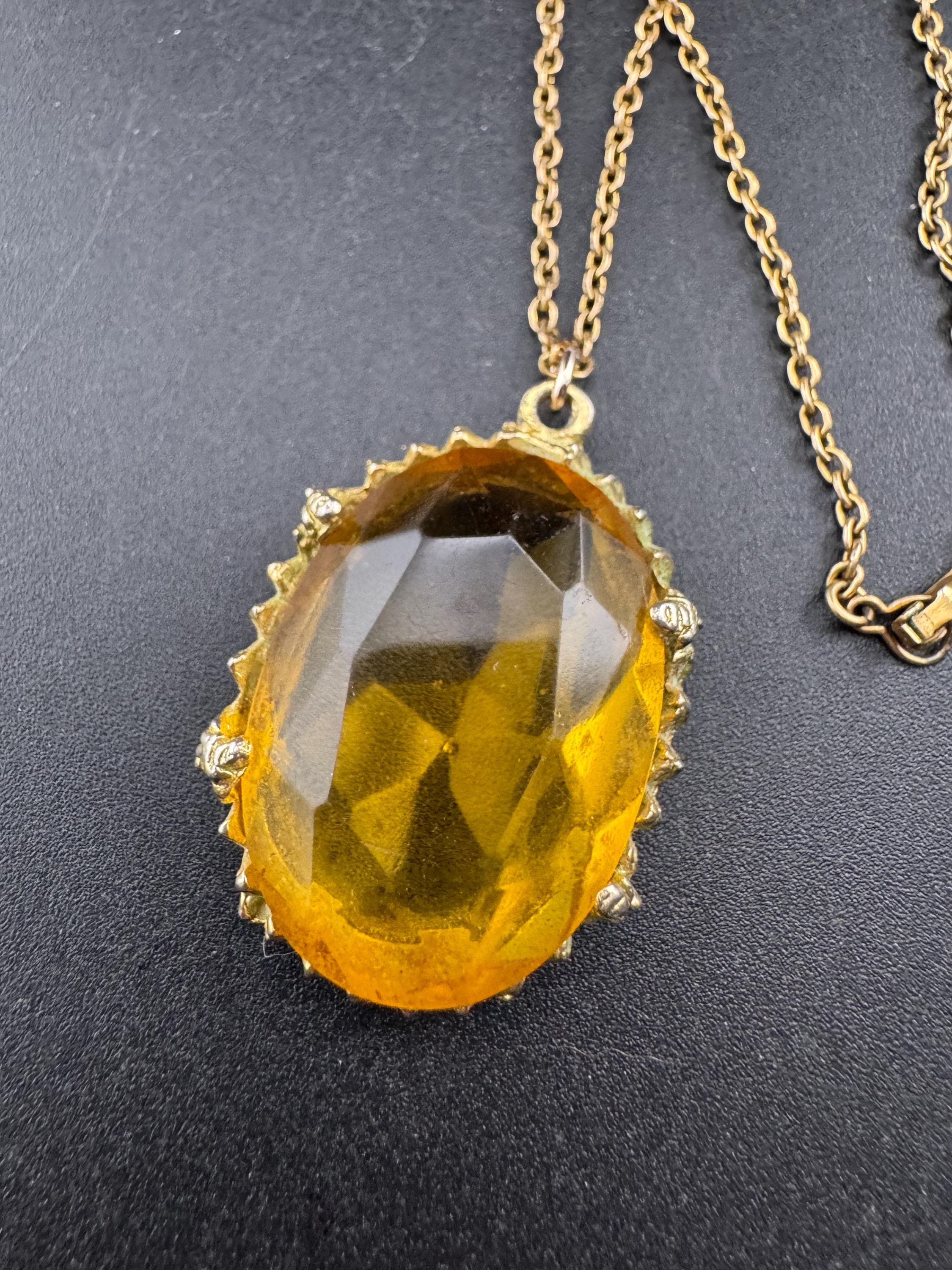 Vintage gold tone orange amber faceted Glass oval pendant necklace on 50cm chain
