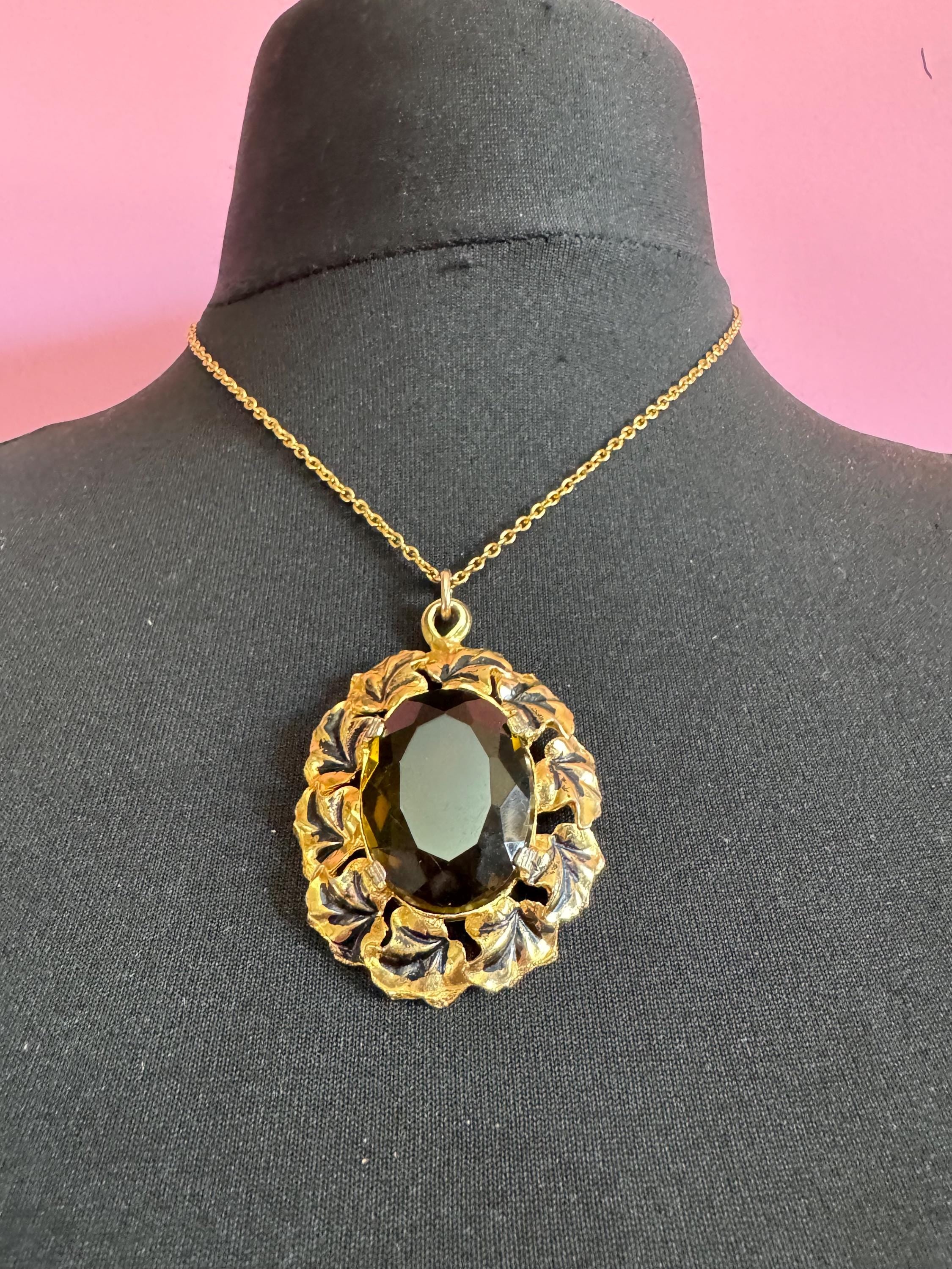 Vintage gold tone orange green faceted Glass oval pendant necklace on 45cm chain