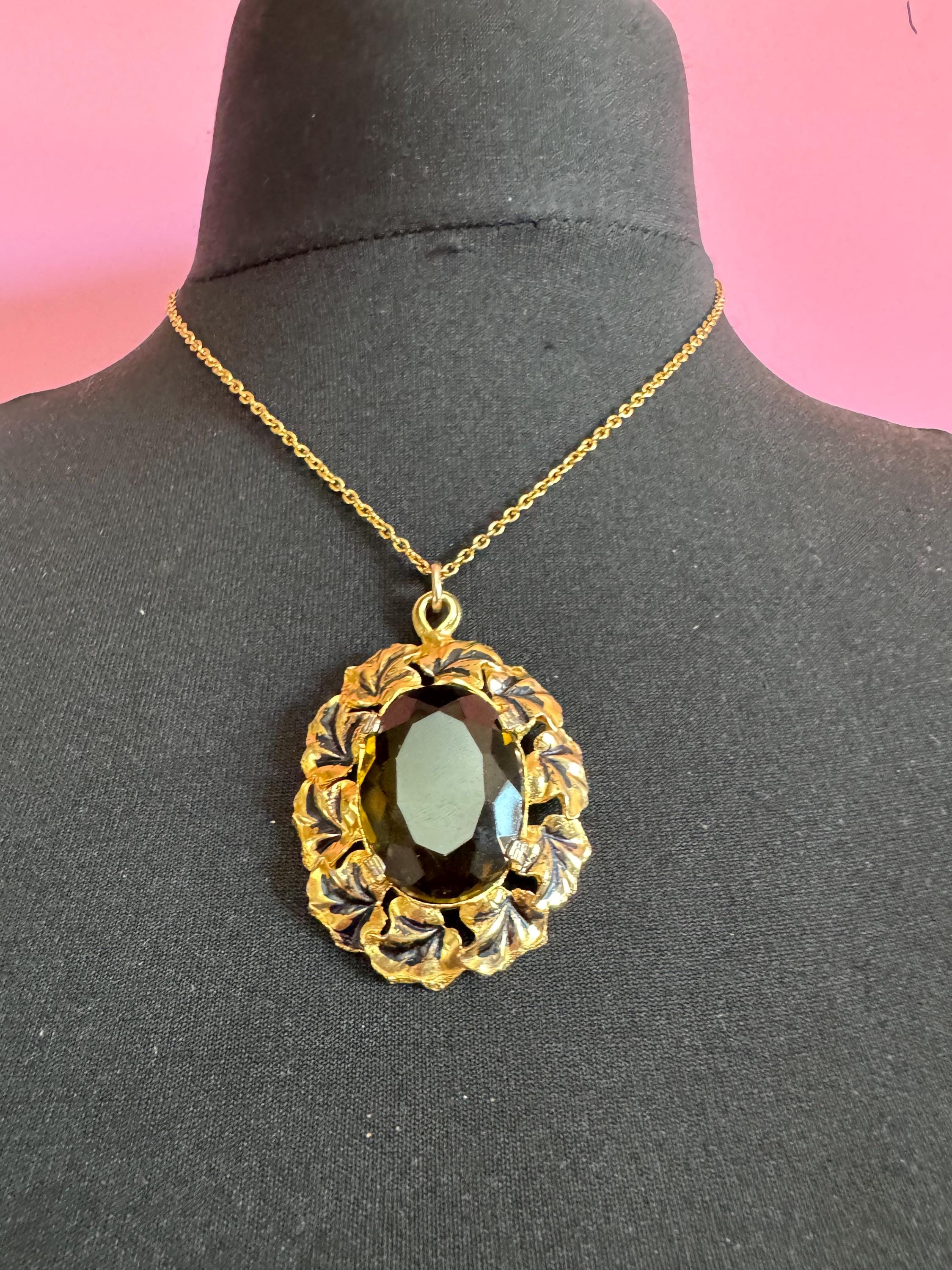 Vintage gold tone orange green faceted Glass oval pendant necklace on 45cm chain
