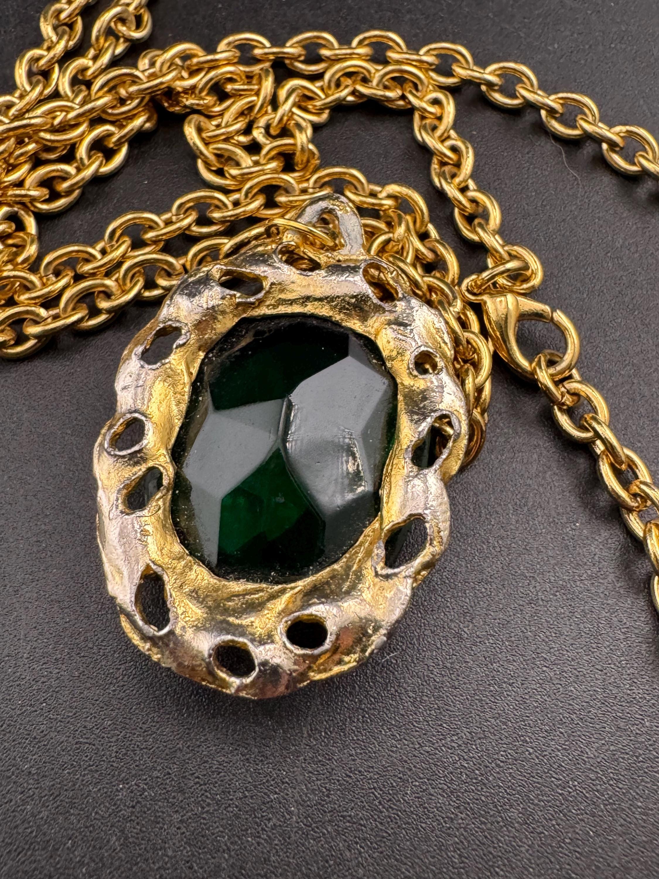 Emerald green oval glass pendant necklace mid century Vintage Modernist gold tone metal