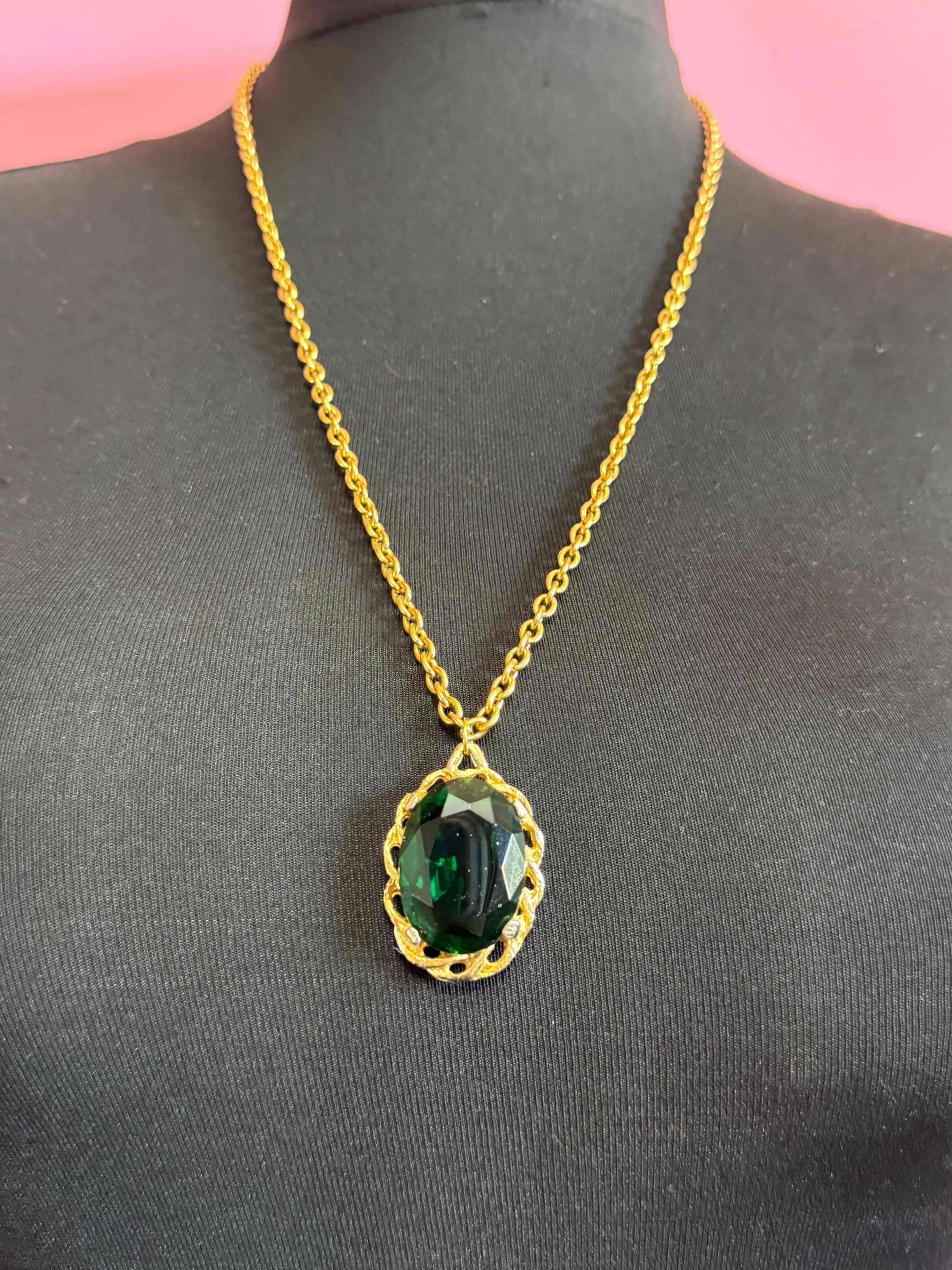 Emerald green oval glass pendant necklace mid century Vintage Modernist gold tone metal