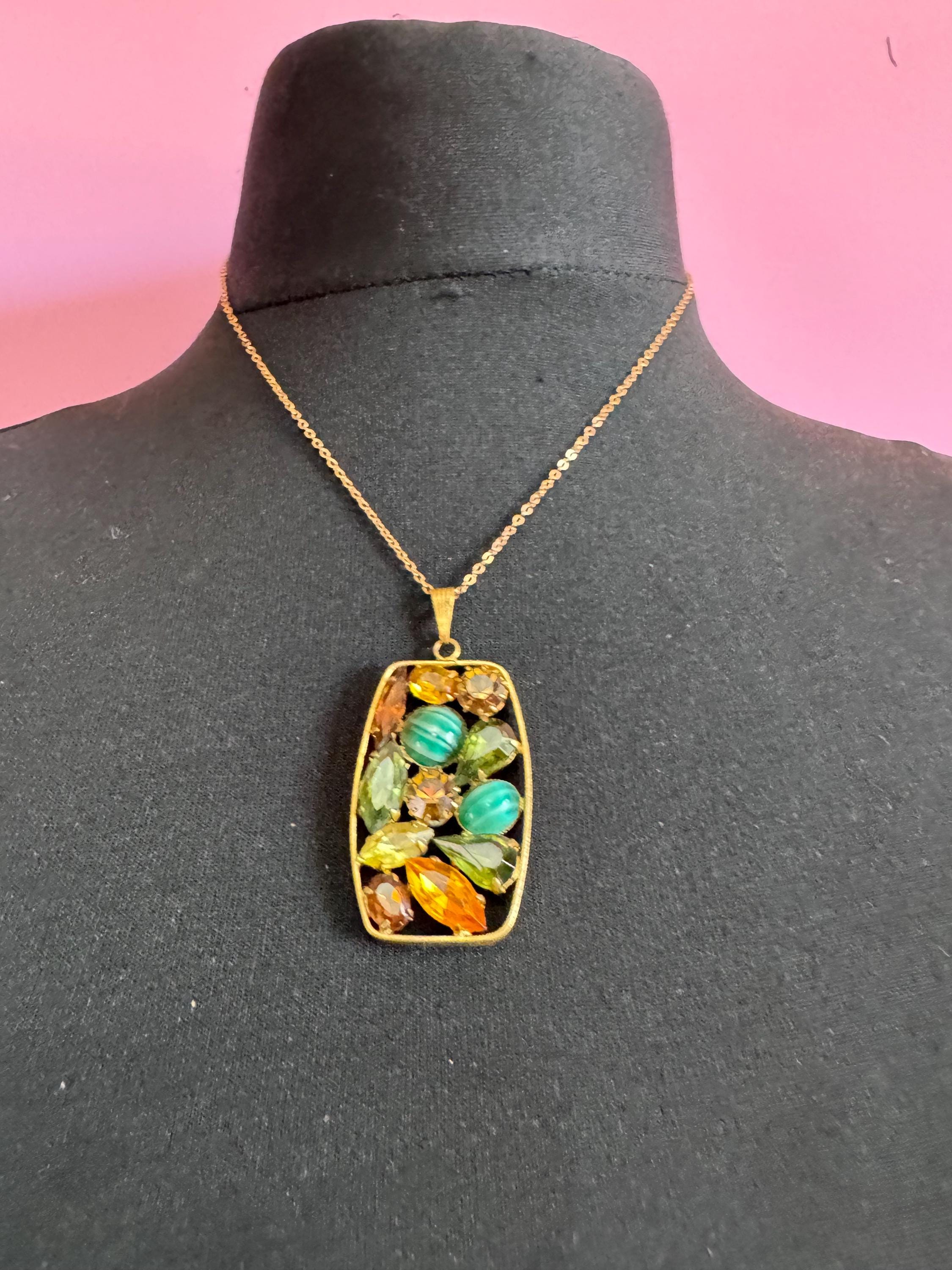 Vintage multi stone glass rhinestone pendant necklace on a 45cm chain