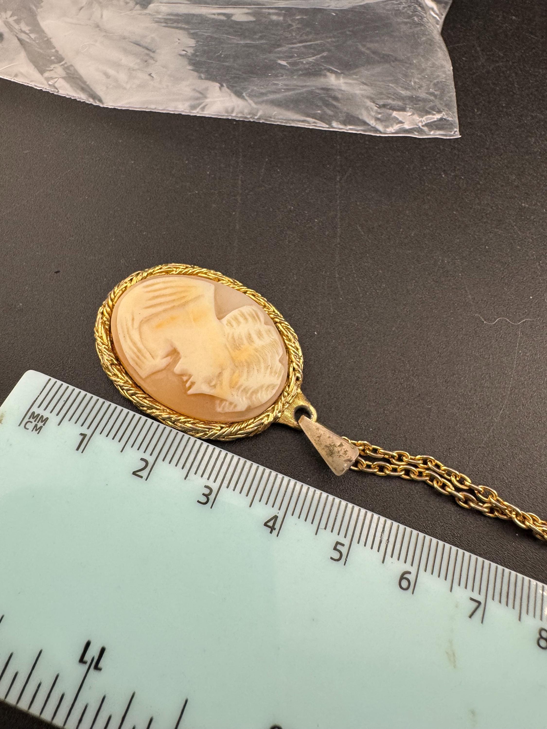 Vintage 1970s carved shell CAMEO  pendant necklace, gold tone